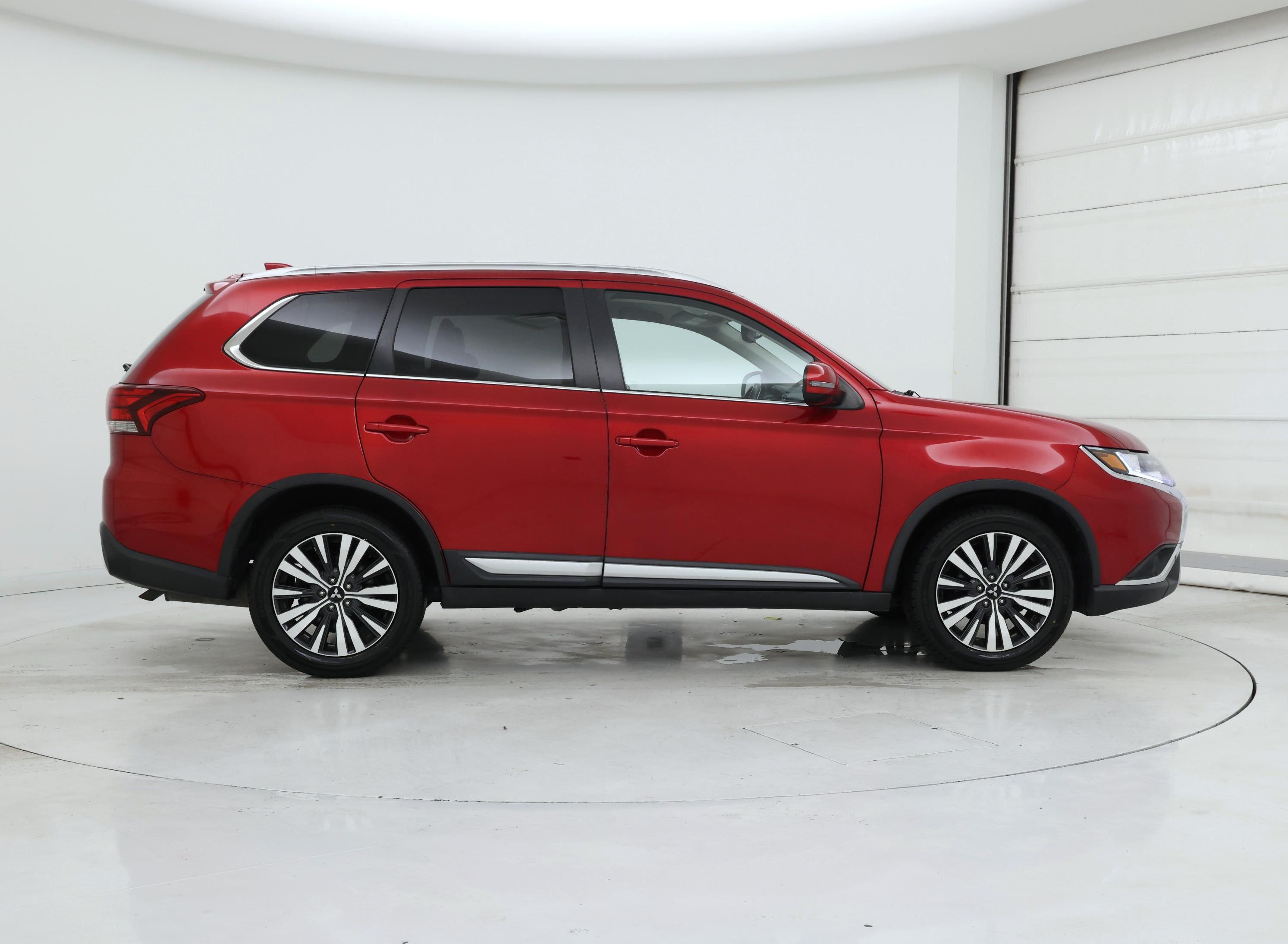 Thumbnail: 2020 Mitsubishi Outlander - 7
