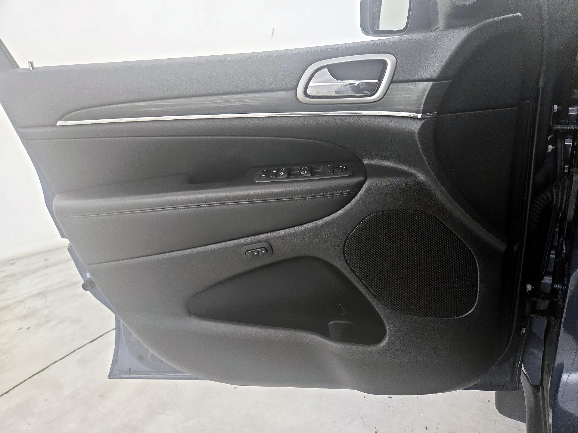 Thumbnail: 2019 Jeep Grand Cherokee - 12