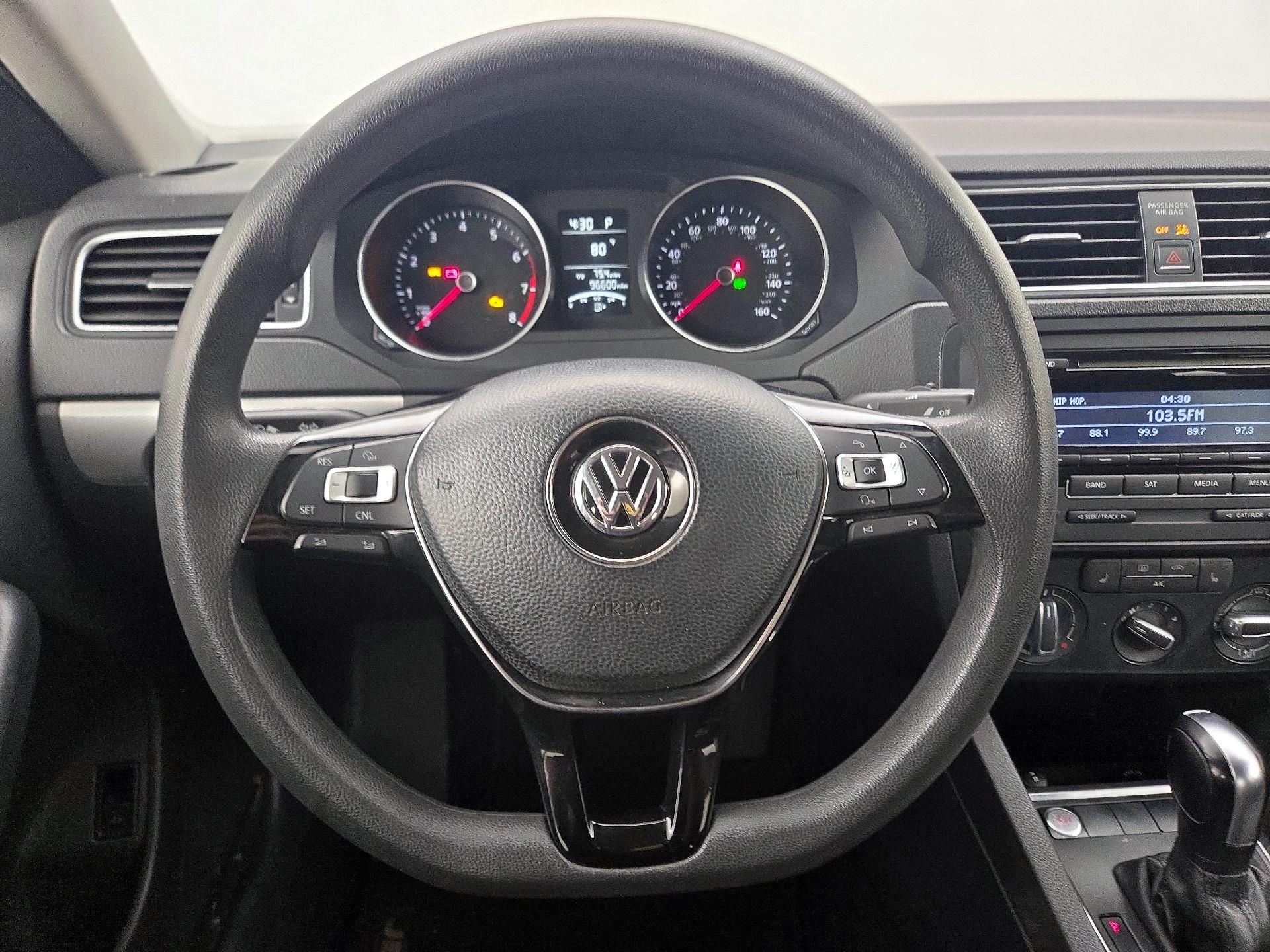 Thumbnail: 2015 Volkswagen Jetta - 10