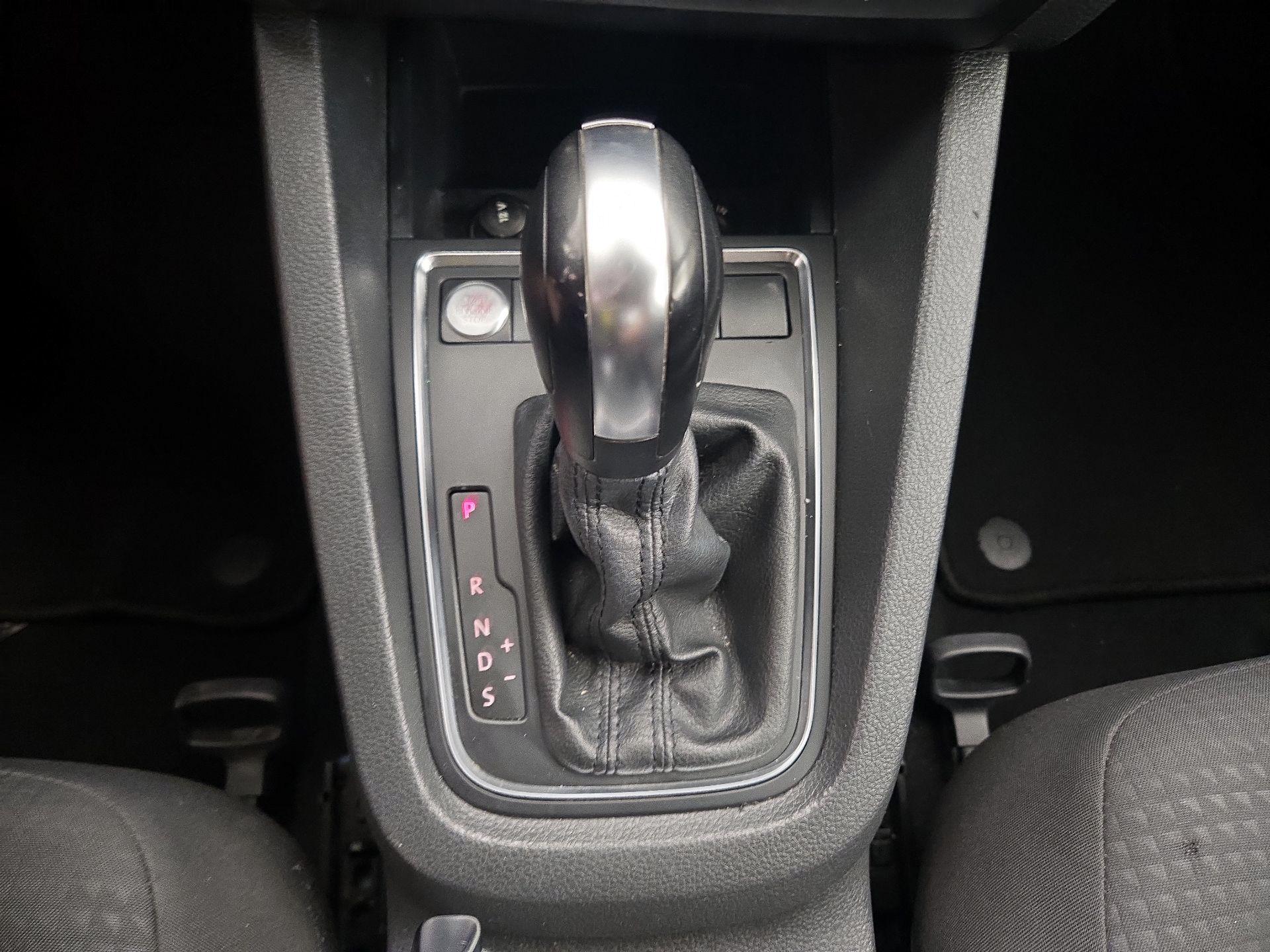 Thumbnail: 2015 Volkswagen Jetta - 16
