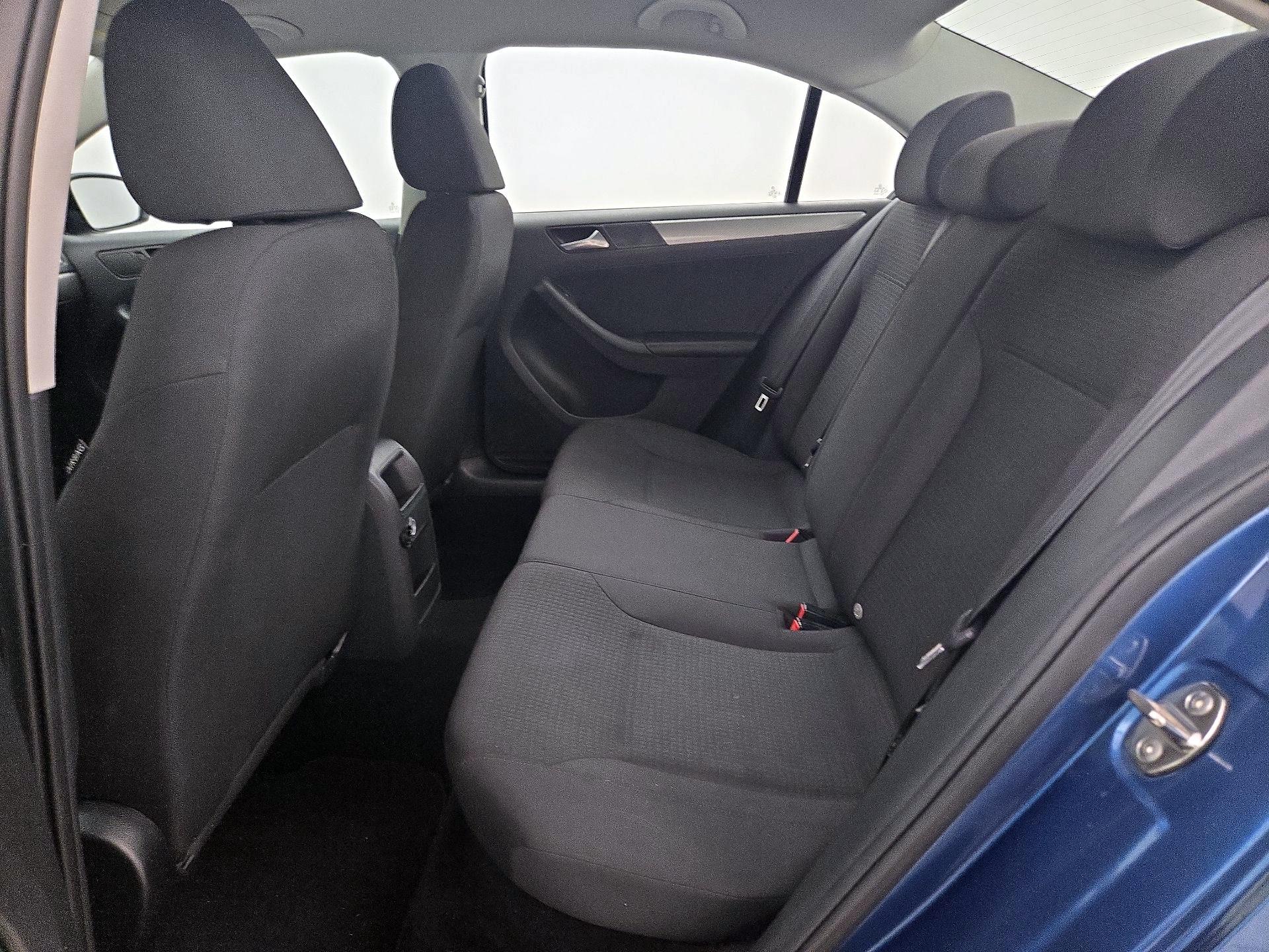 Thumbnail: 2015 Volkswagen Jetta - 18