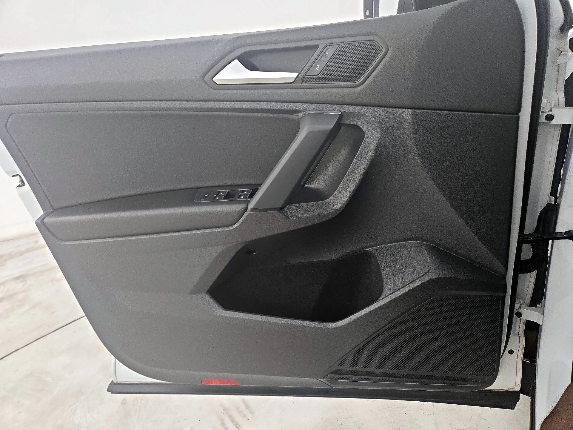 Thumbnail: 2019 Volkswagen Tiguan - 12