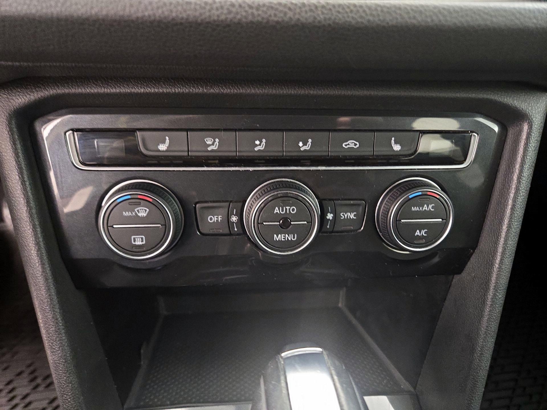 Thumbnail: 2019 Volkswagen Tiguan - 16