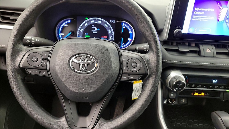 2024 Toyota RAV4 LE 10