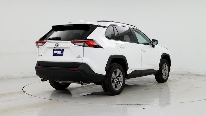 2024 Toyota RAV4 LE 8