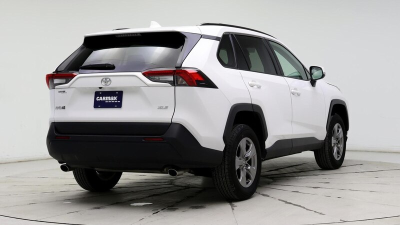 2024 Toyota RAV4 XLE 8