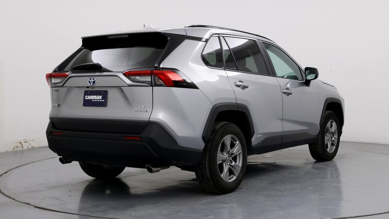 2024 Toyota RAV4 LE 8