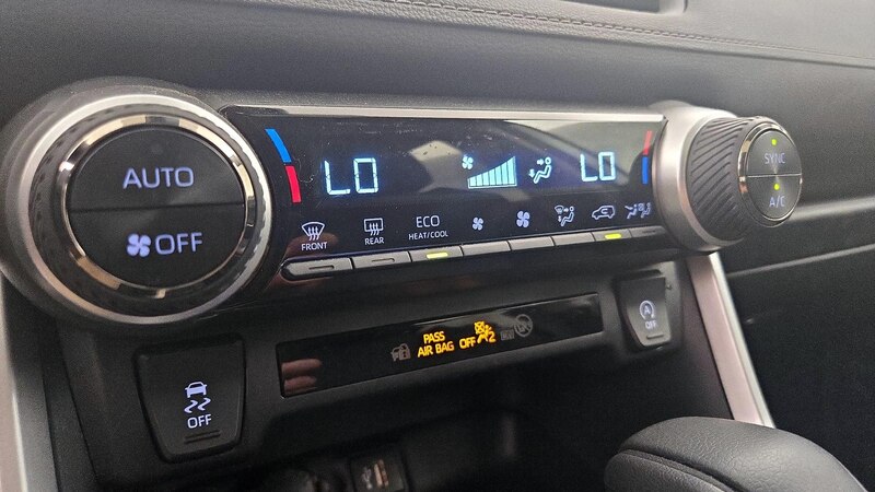 2024 Toyota RAV4 XLE 16