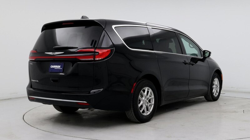 2024 Chrysler Pacifica Touring L 8