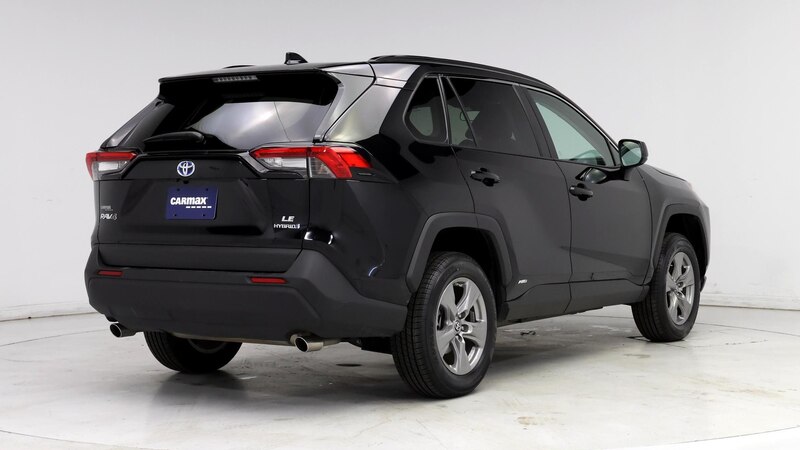 2024 Toyota RAV4 LE 8