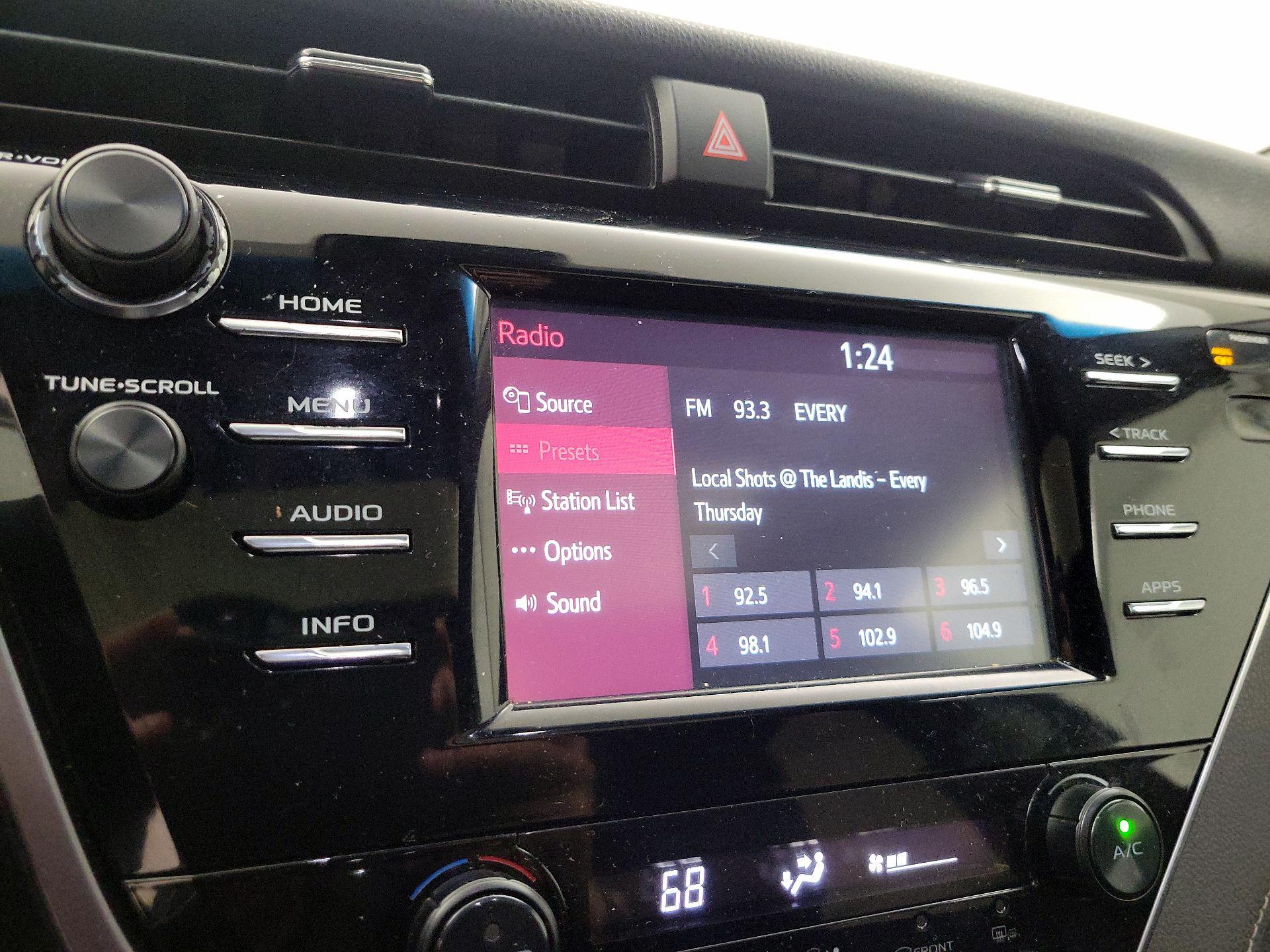 Thumbnail: 2018 Toyota Camry - 15