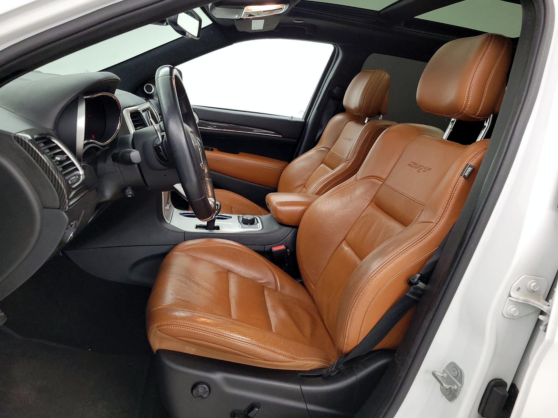 Thumbnail: 2015 Jeep Grand Cherokee - 11