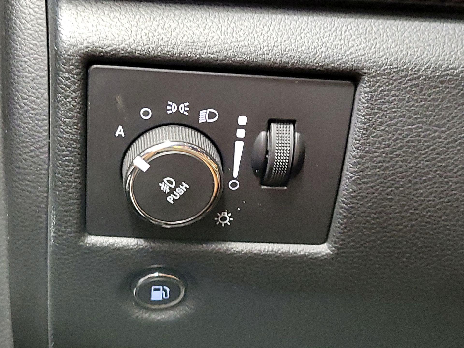 Thumbnail: 2015 Jeep Grand Cherokee - 13