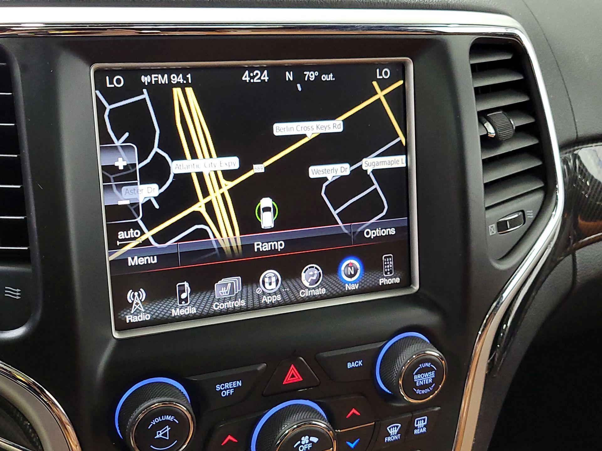 Thumbnail: 2015 Jeep Grand Cherokee - 14