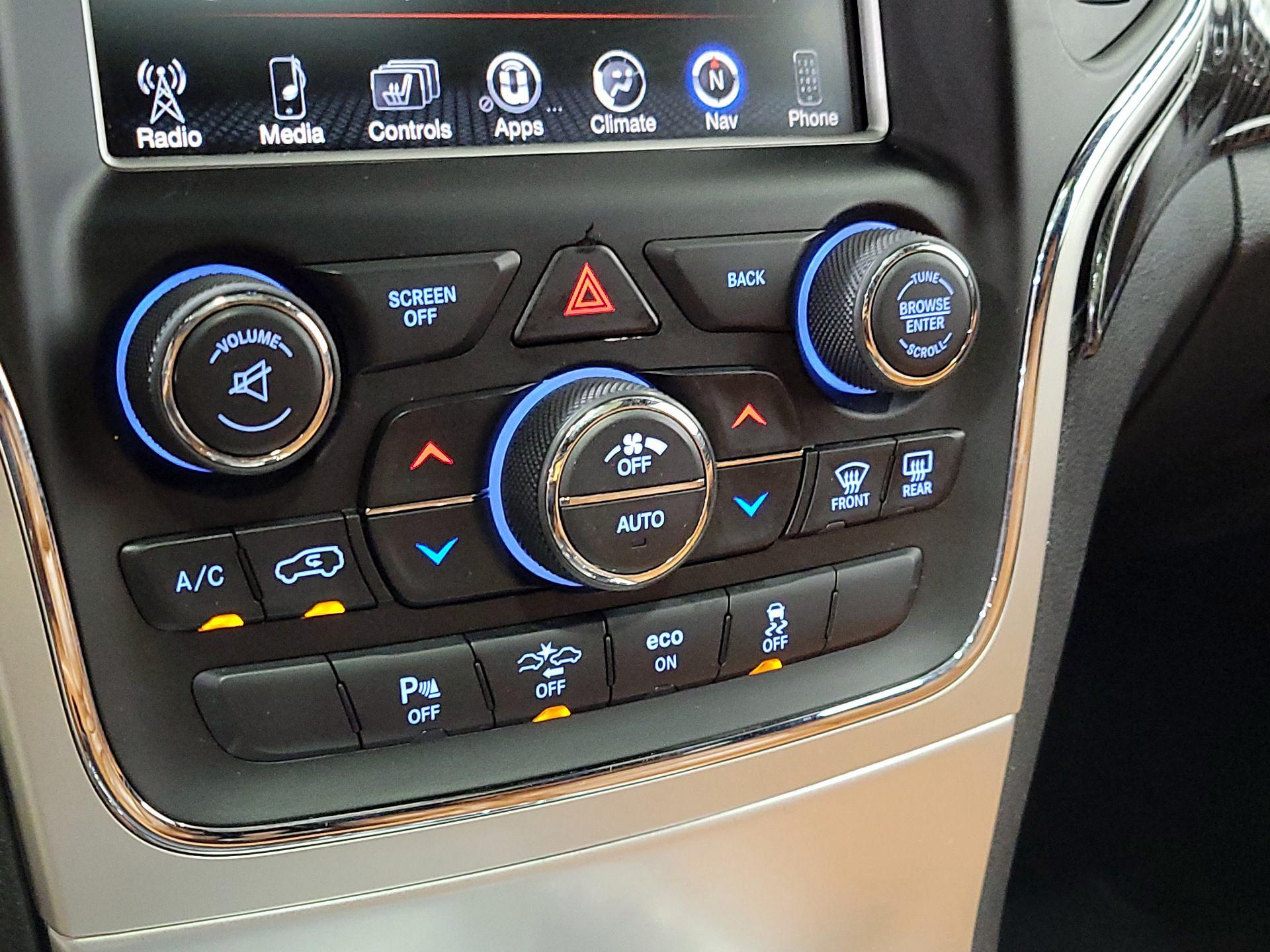 Thumbnail: 2015 Jeep Grand Cherokee - 17