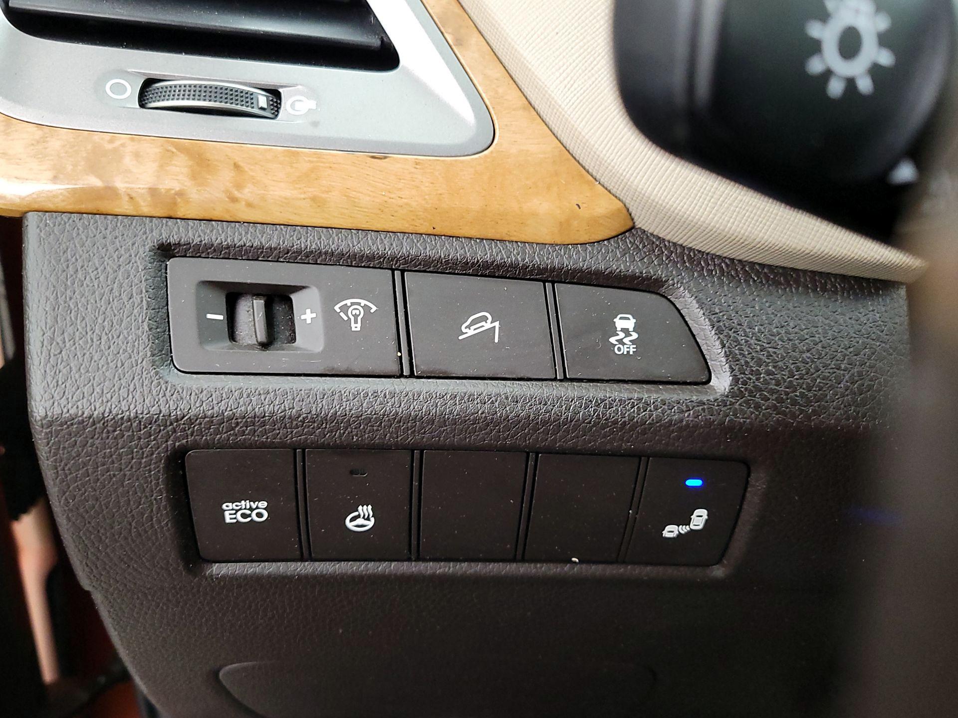 Thumbnail: 2015 Hyundai Santa Fe - 13