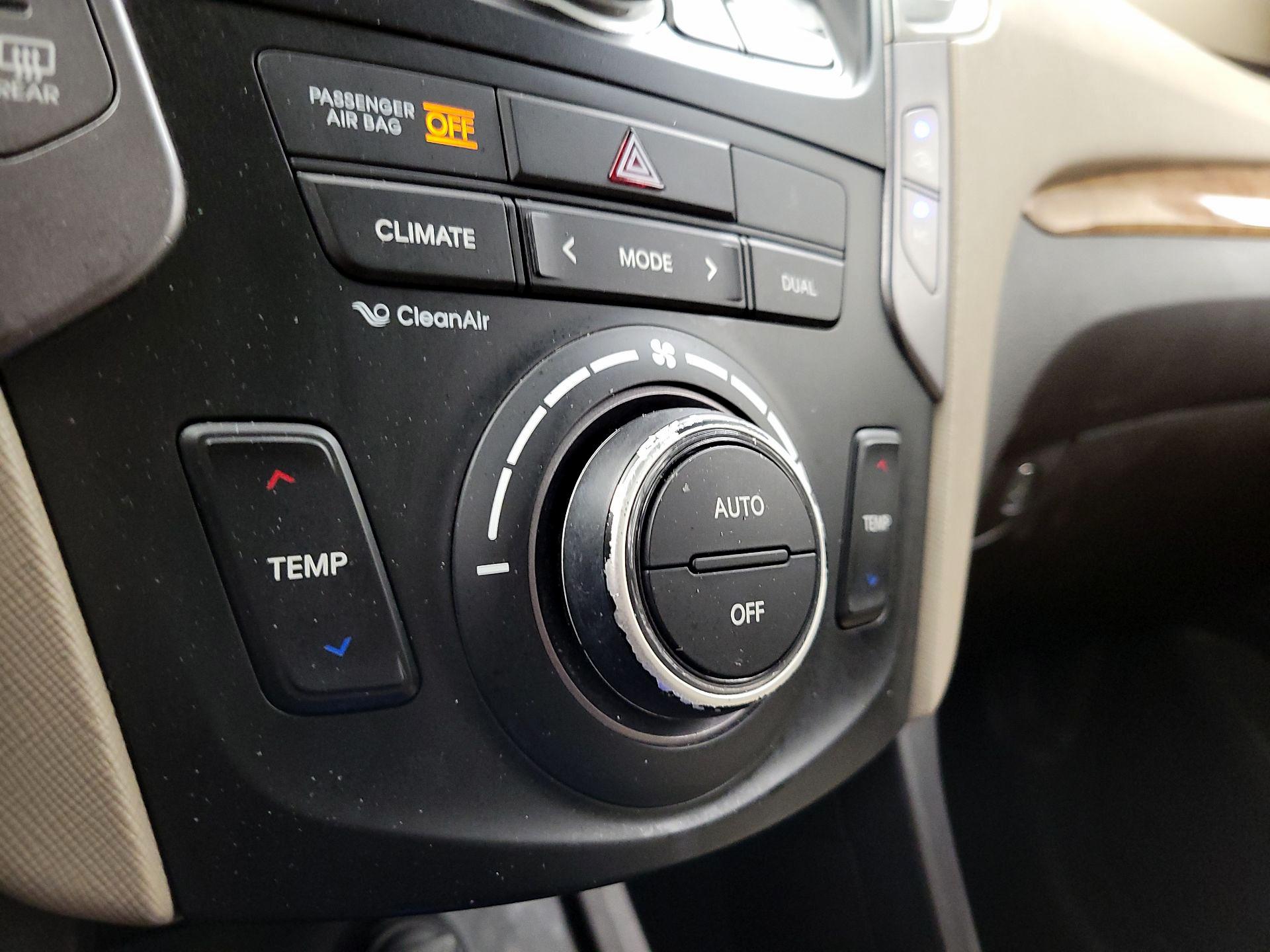 Thumbnail: 2015 Hyundai Santa Fe - 17