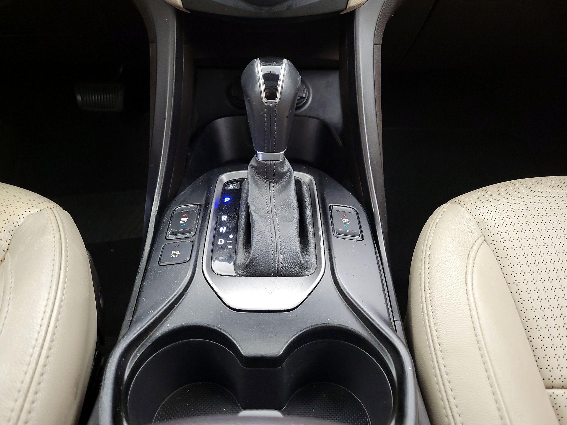 Thumbnail: 2015 Hyundai Santa Fe - 18