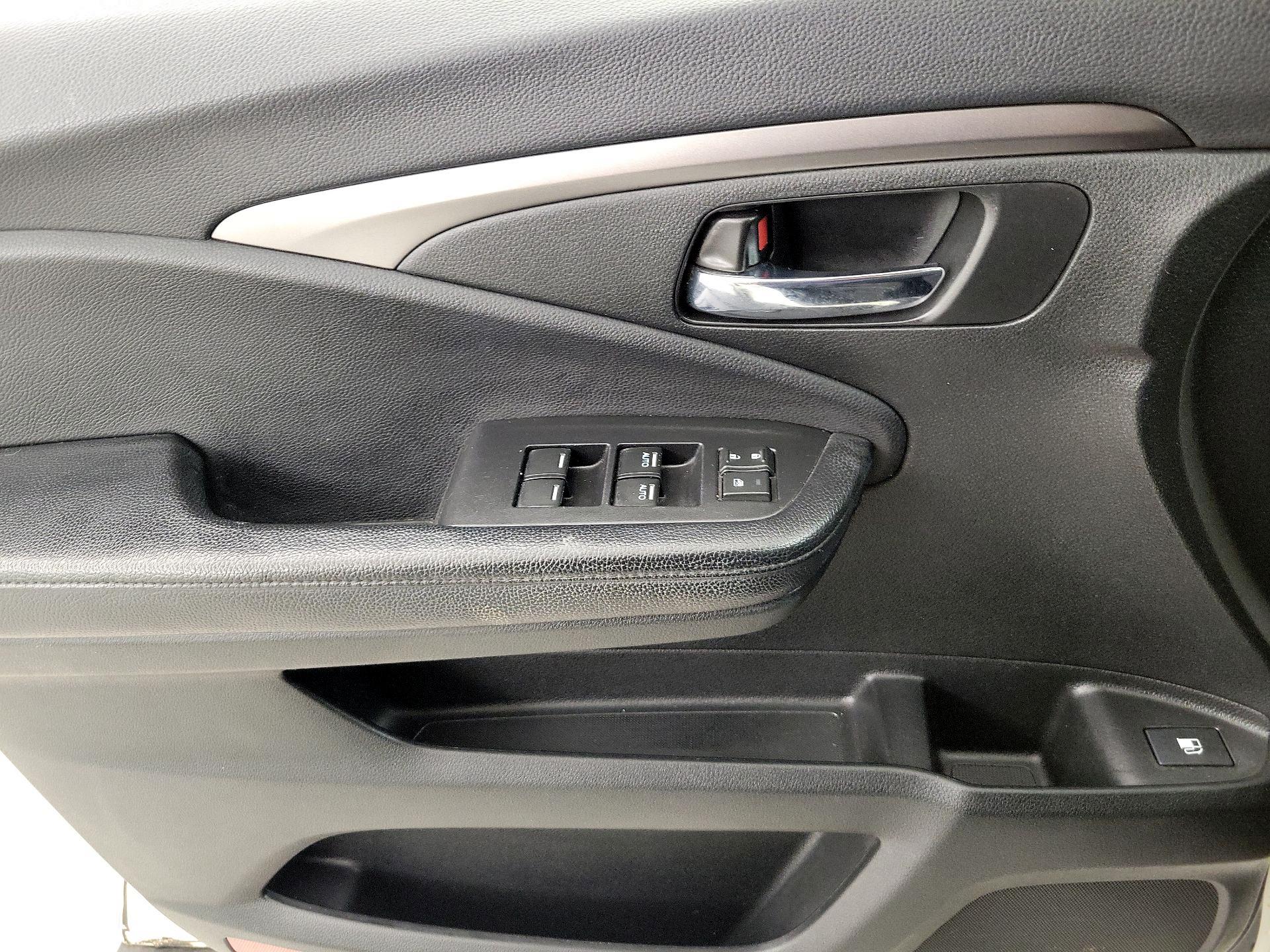Thumbnail: 2017 Honda Pilot - 12