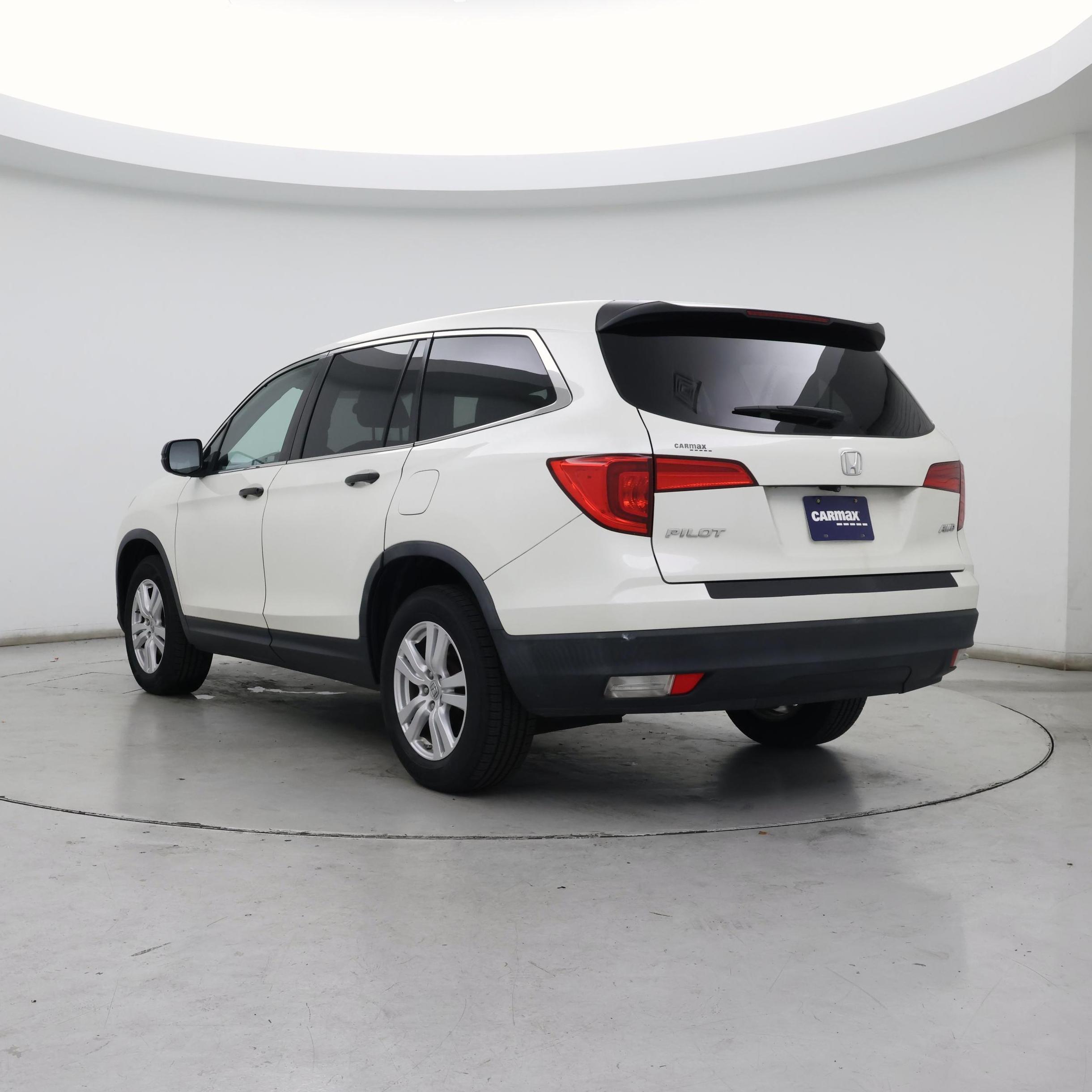 Thumbnail: 2017 Honda Pilot - 2