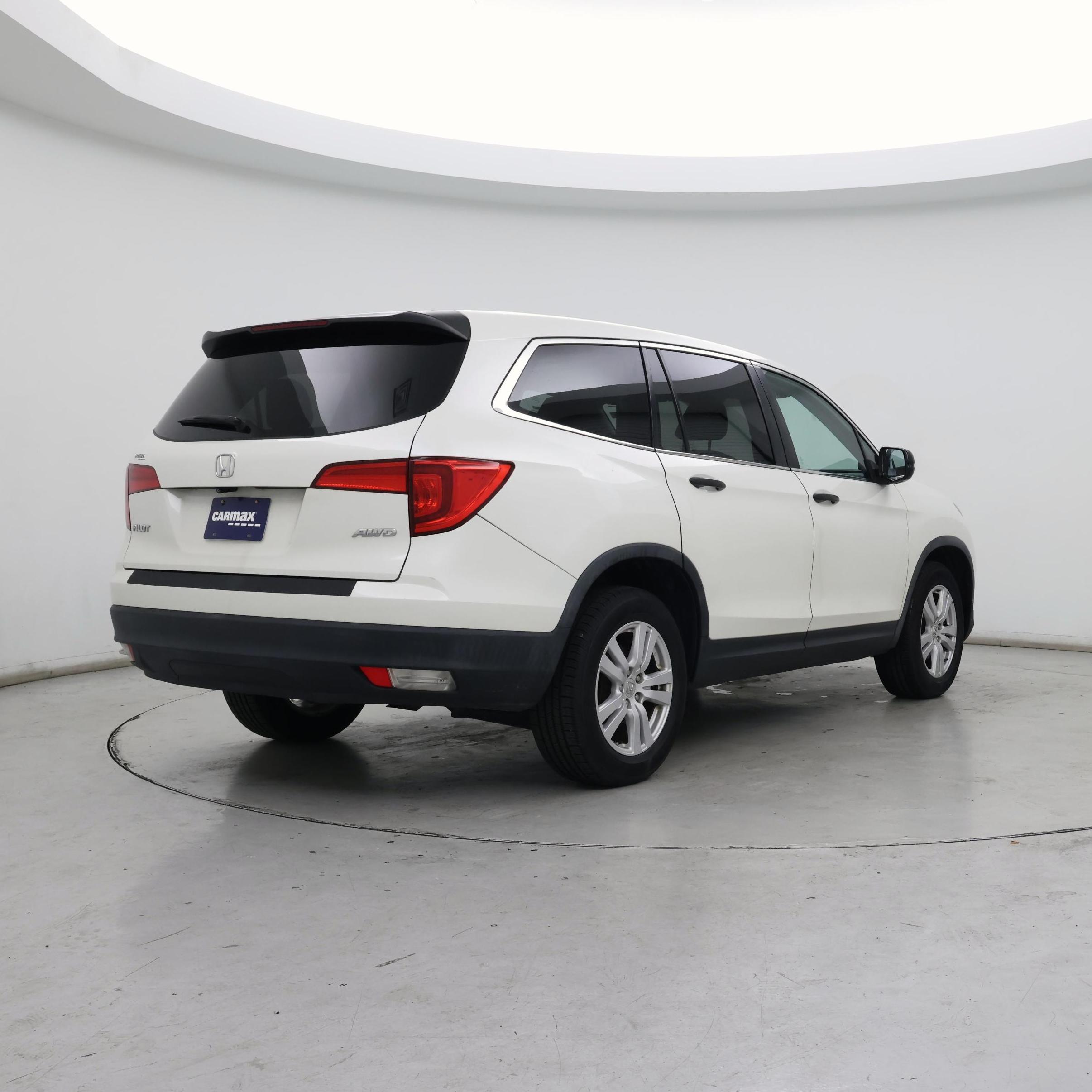 Thumbnail: 2017 Honda Pilot - 8