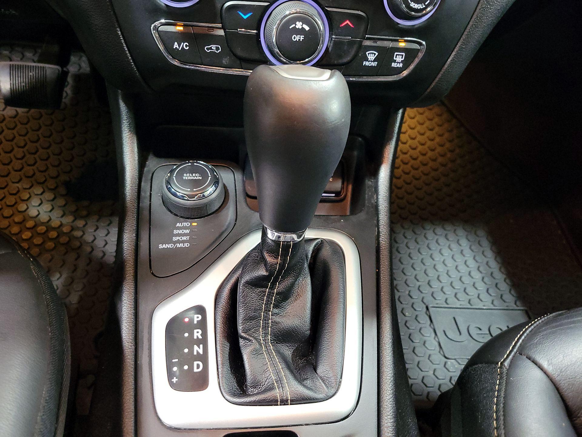 Thumbnail: 2018 Jeep Cherokee - 17