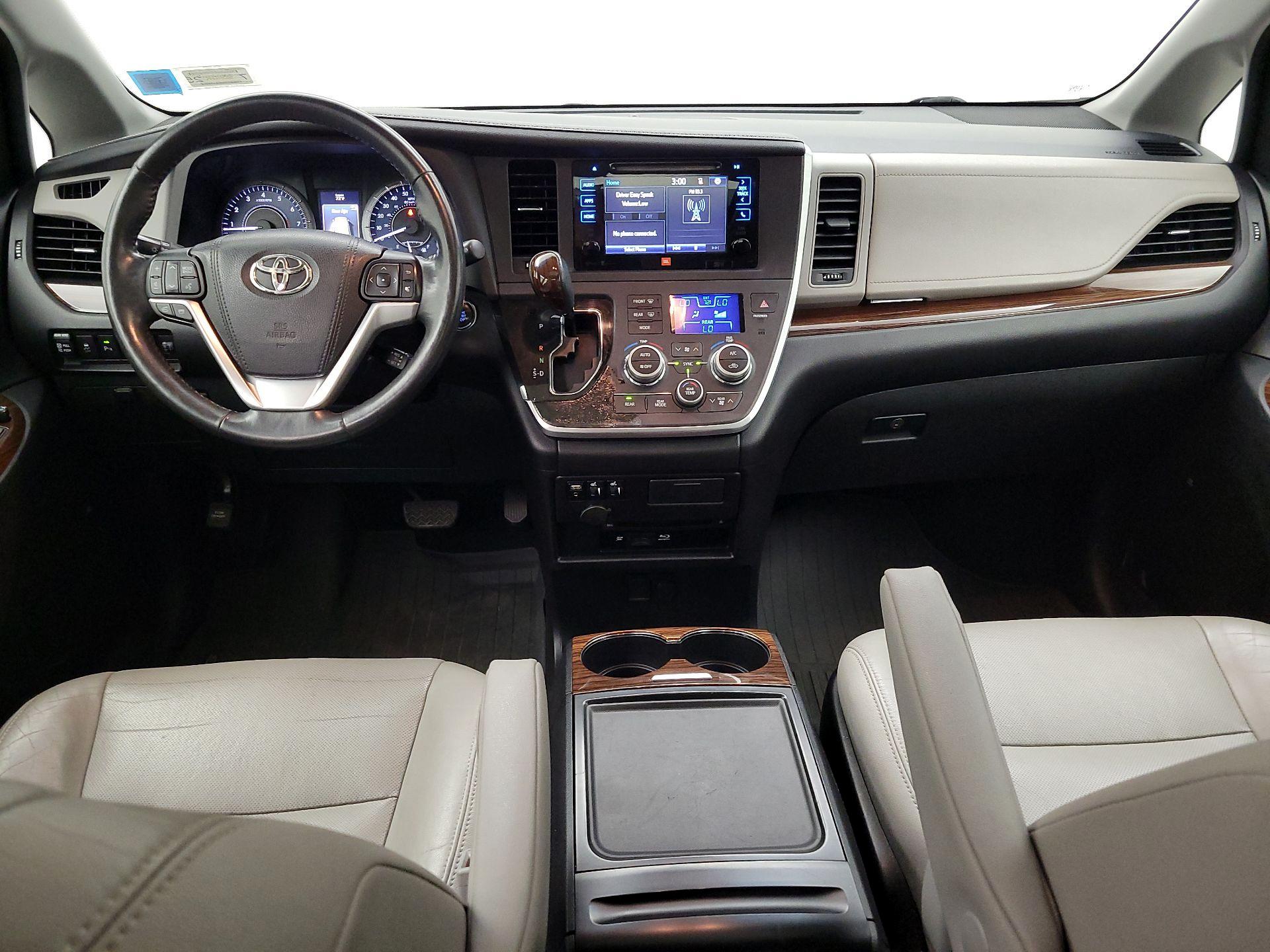 Thumbnail: 2015 Toyota Sienna - 9