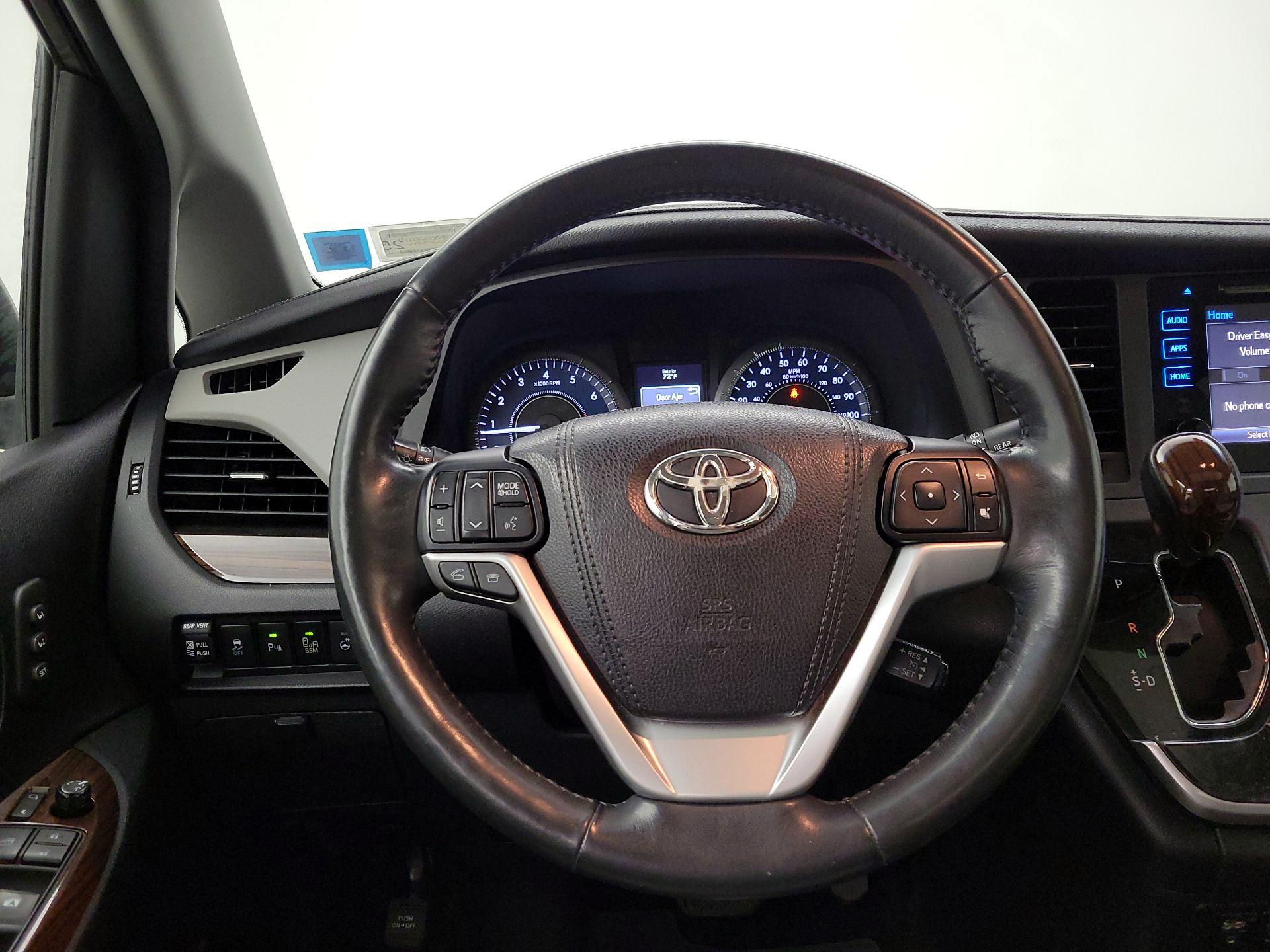 Thumbnail: 2015 Toyota Sienna - 10