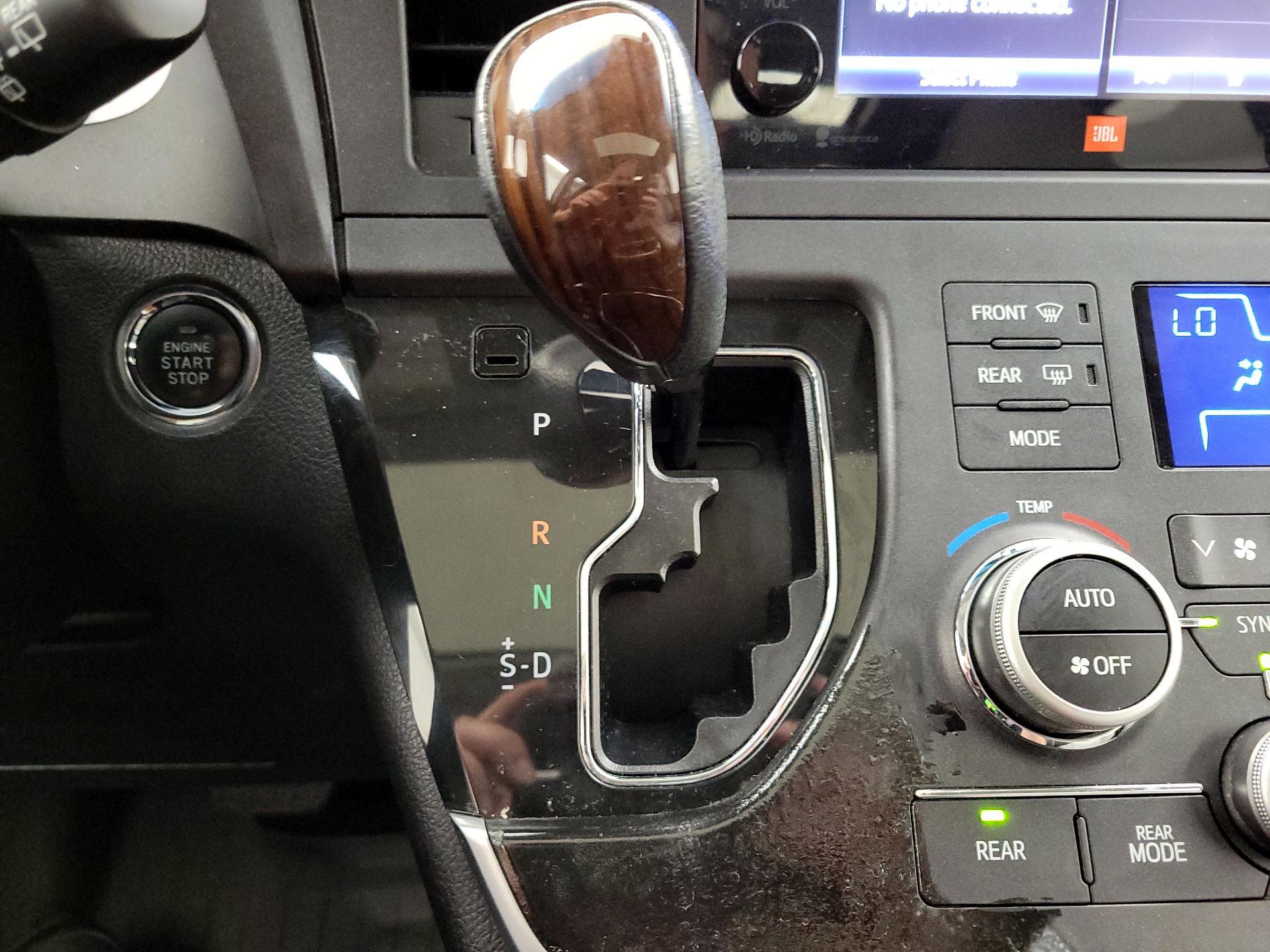Thumbnail: 2015 Toyota Sienna - 17