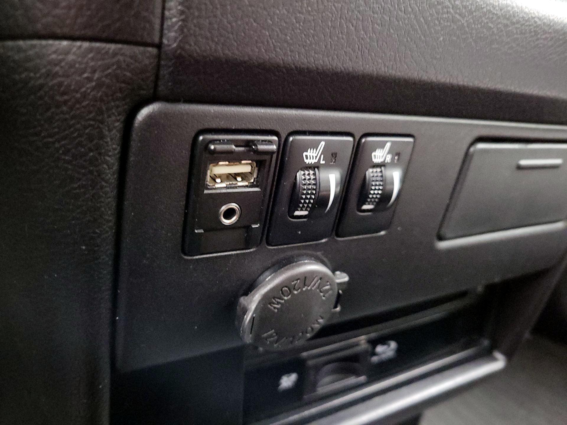 Thumbnail: 2015 Toyota Sienna - 18