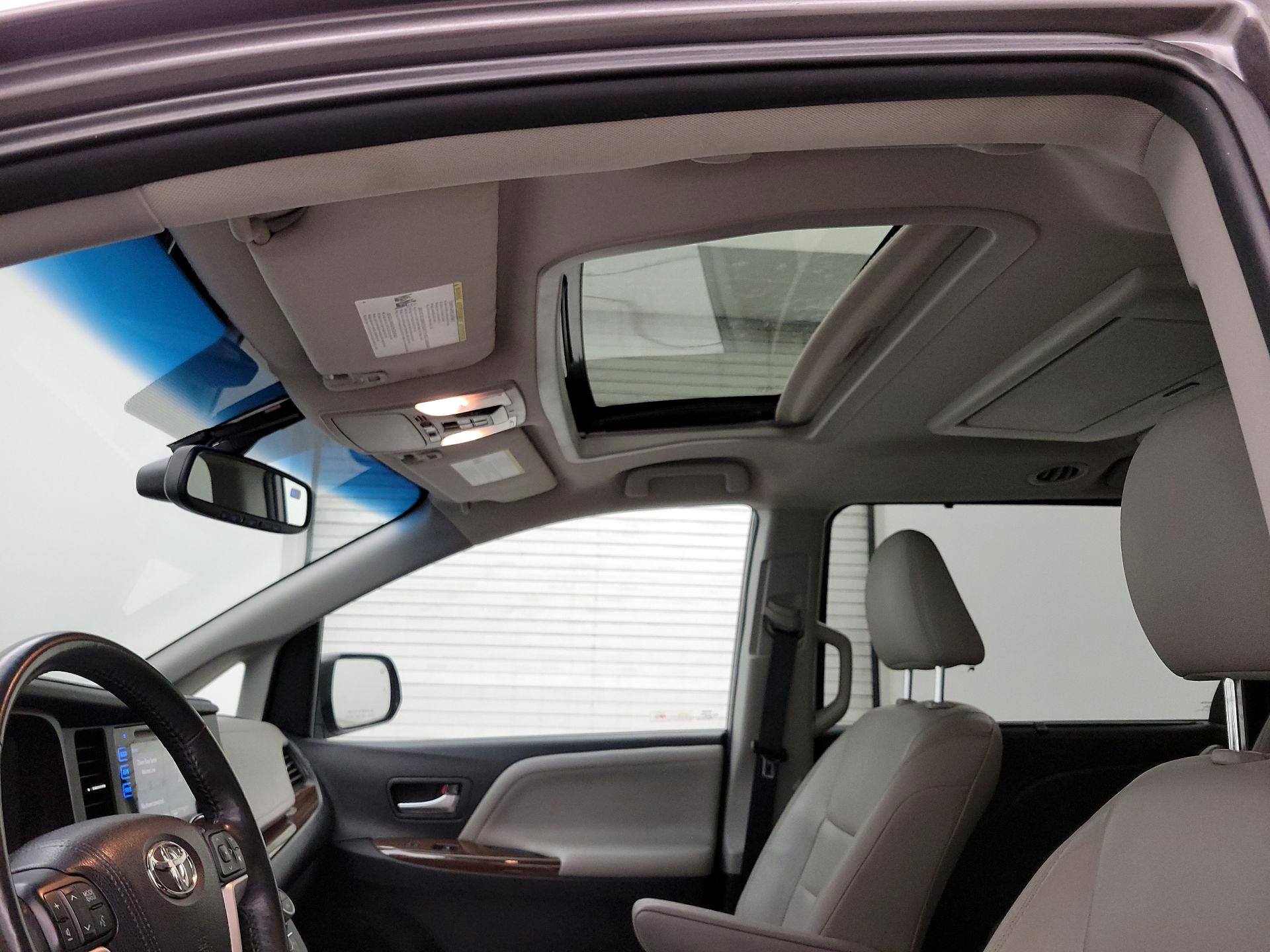 Thumbnail: 2015 Toyota Sienna - 19