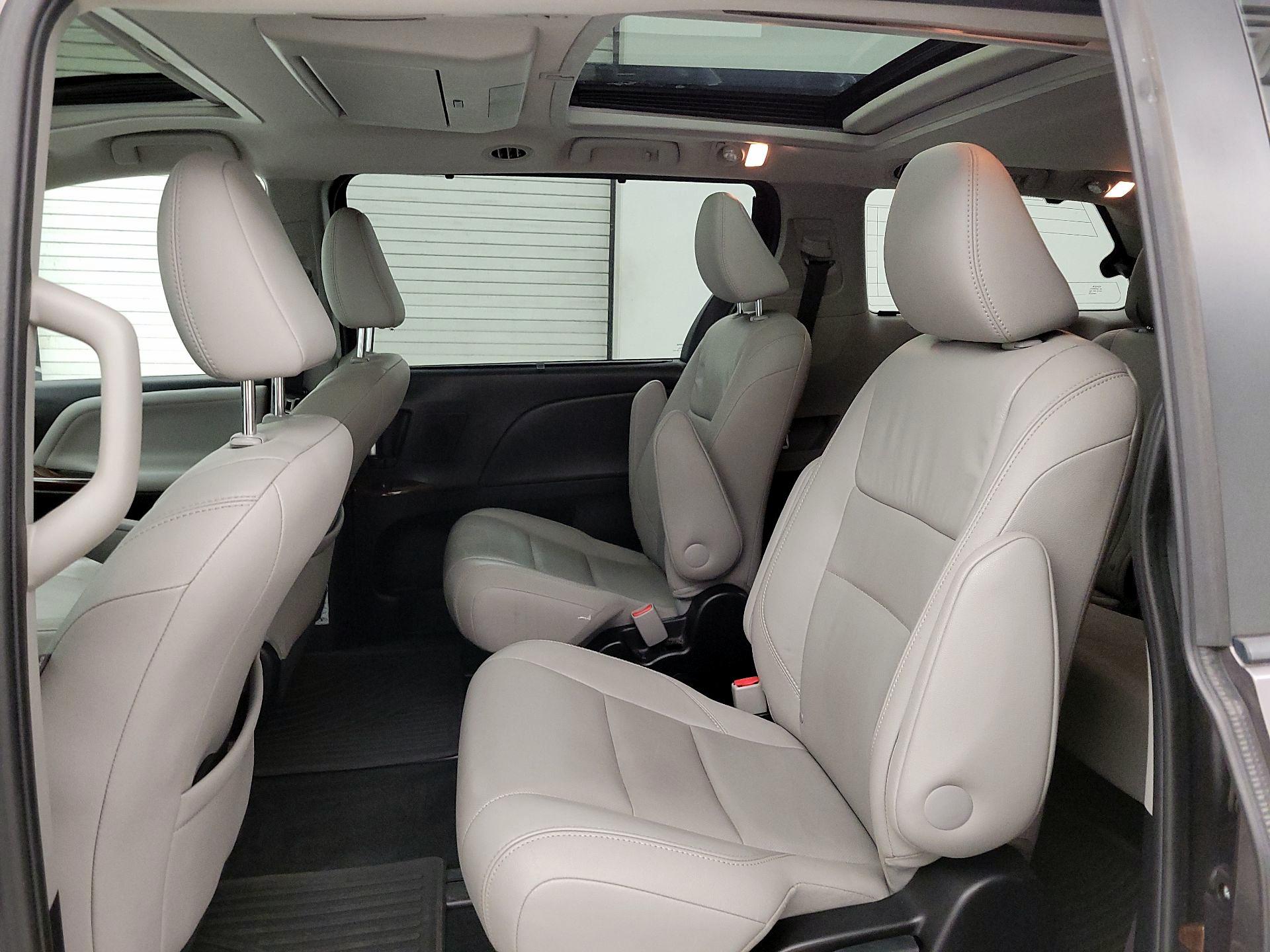 Thumbnail: 2015 Toyota Sienna - 20