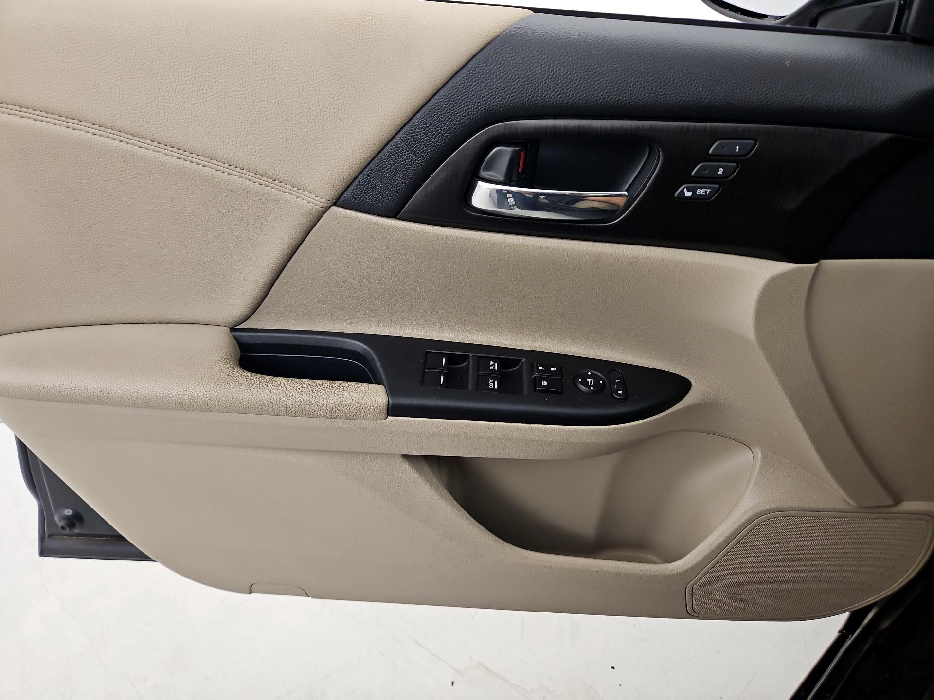 Thumbnail: 2015 Honda Accord - 13