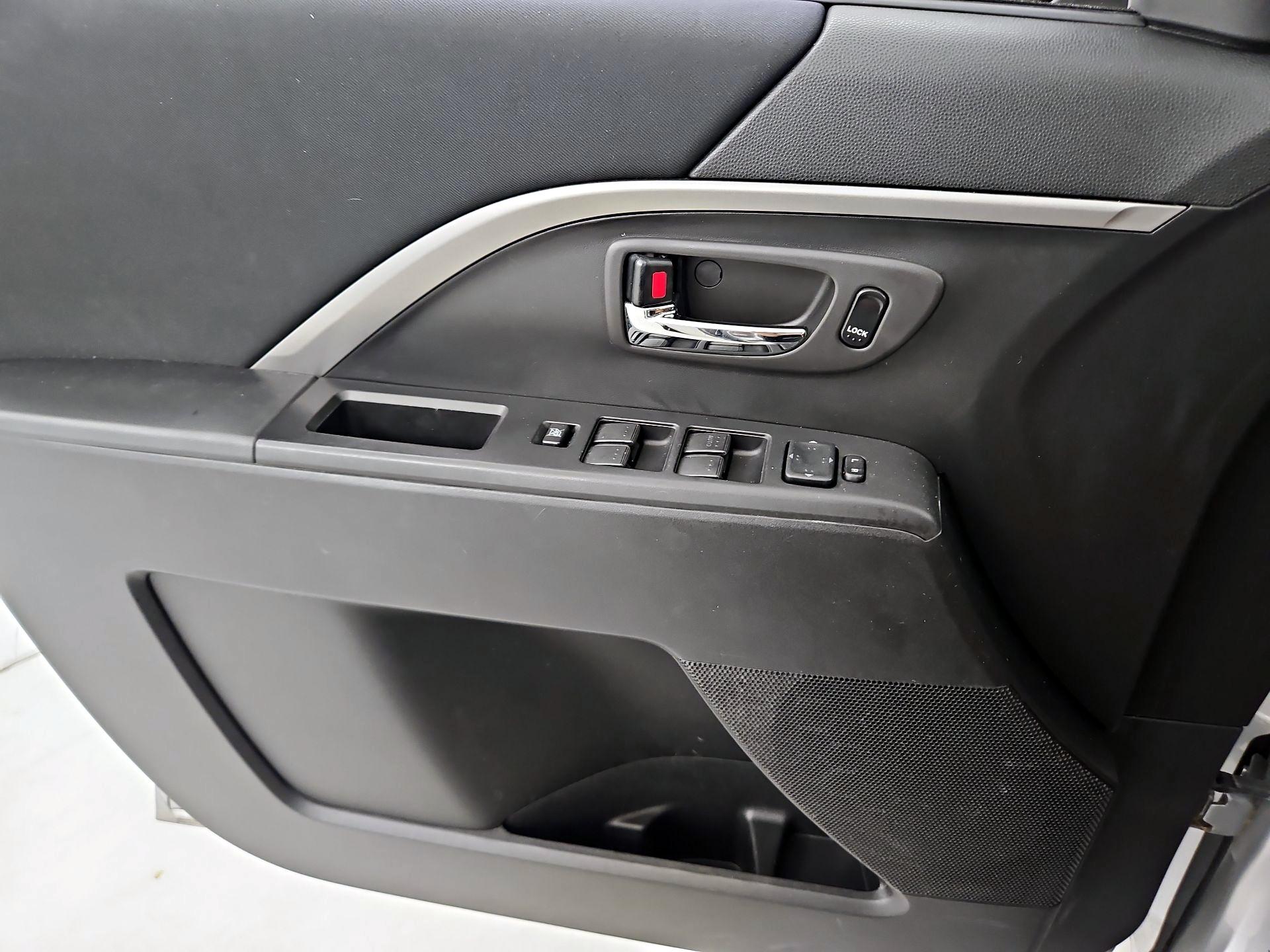 Thumbnail: 2013 Mazda Mazda5 - 12