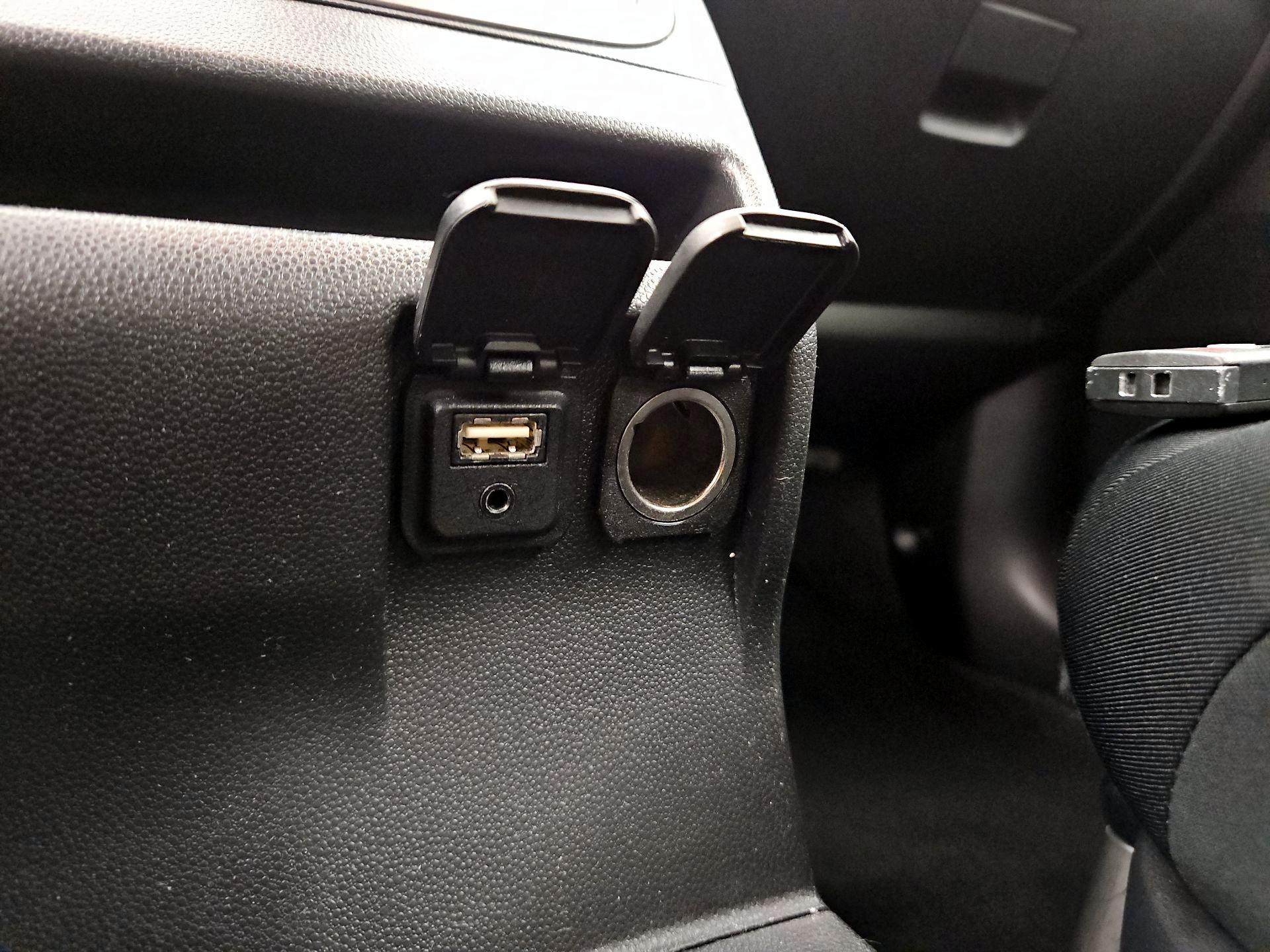 Thumbnail: 2013 Mazda Mazda5 - 16