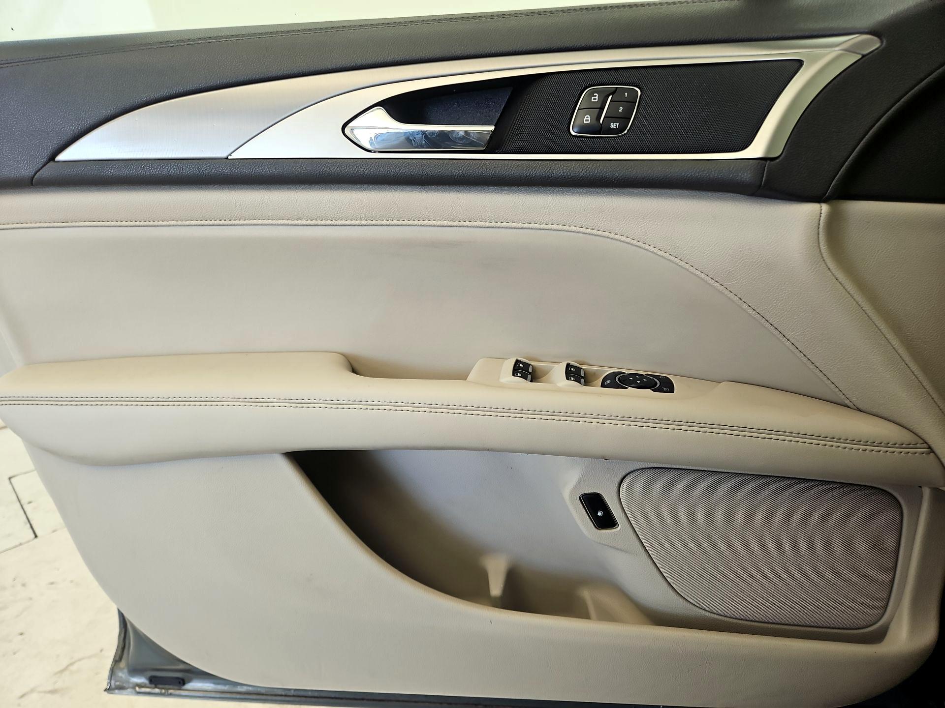 Thumbnail: 2017 Lincoln MKZ - 12