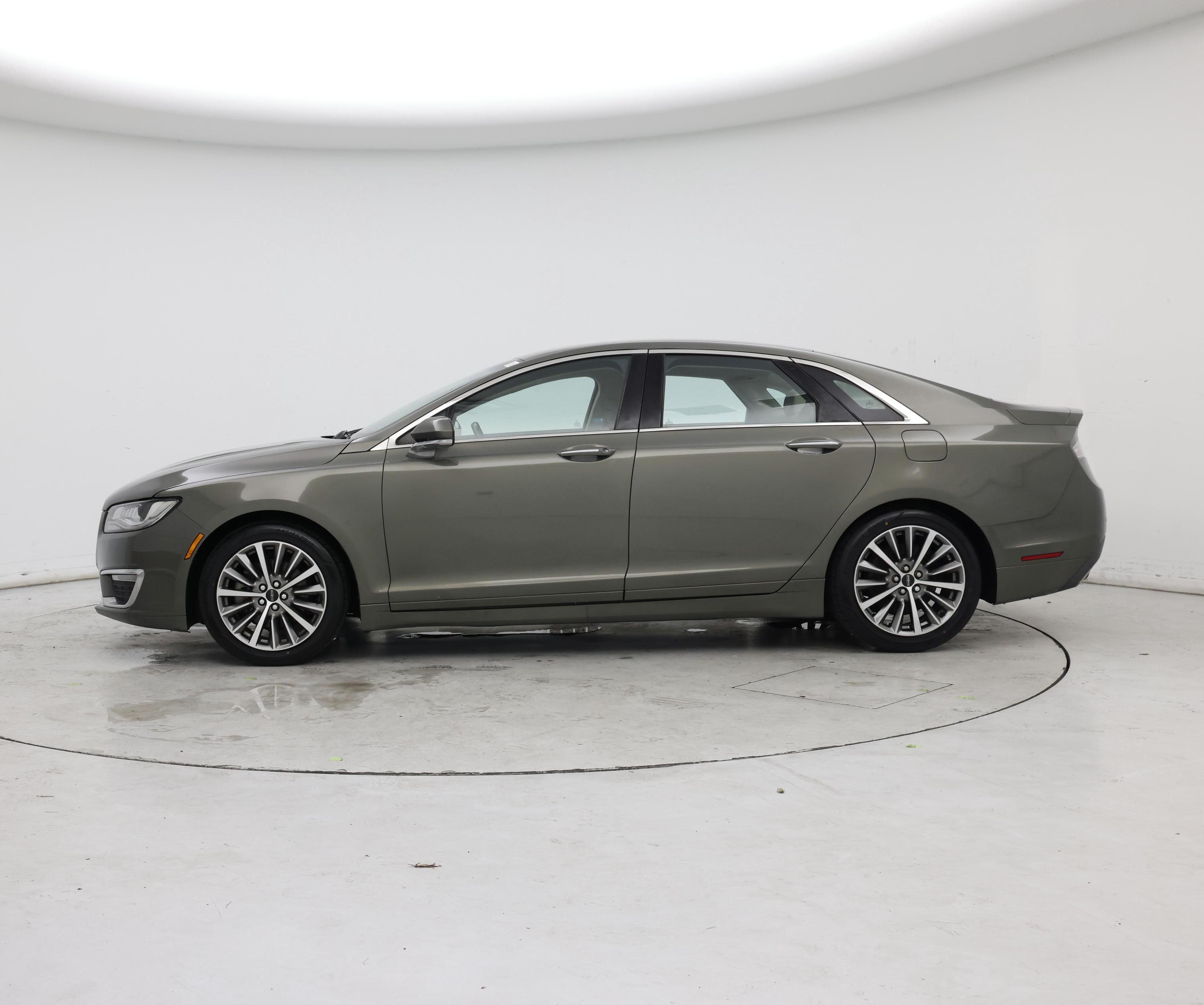 Thumbnail: 2017 Lincoln MKZ - 3