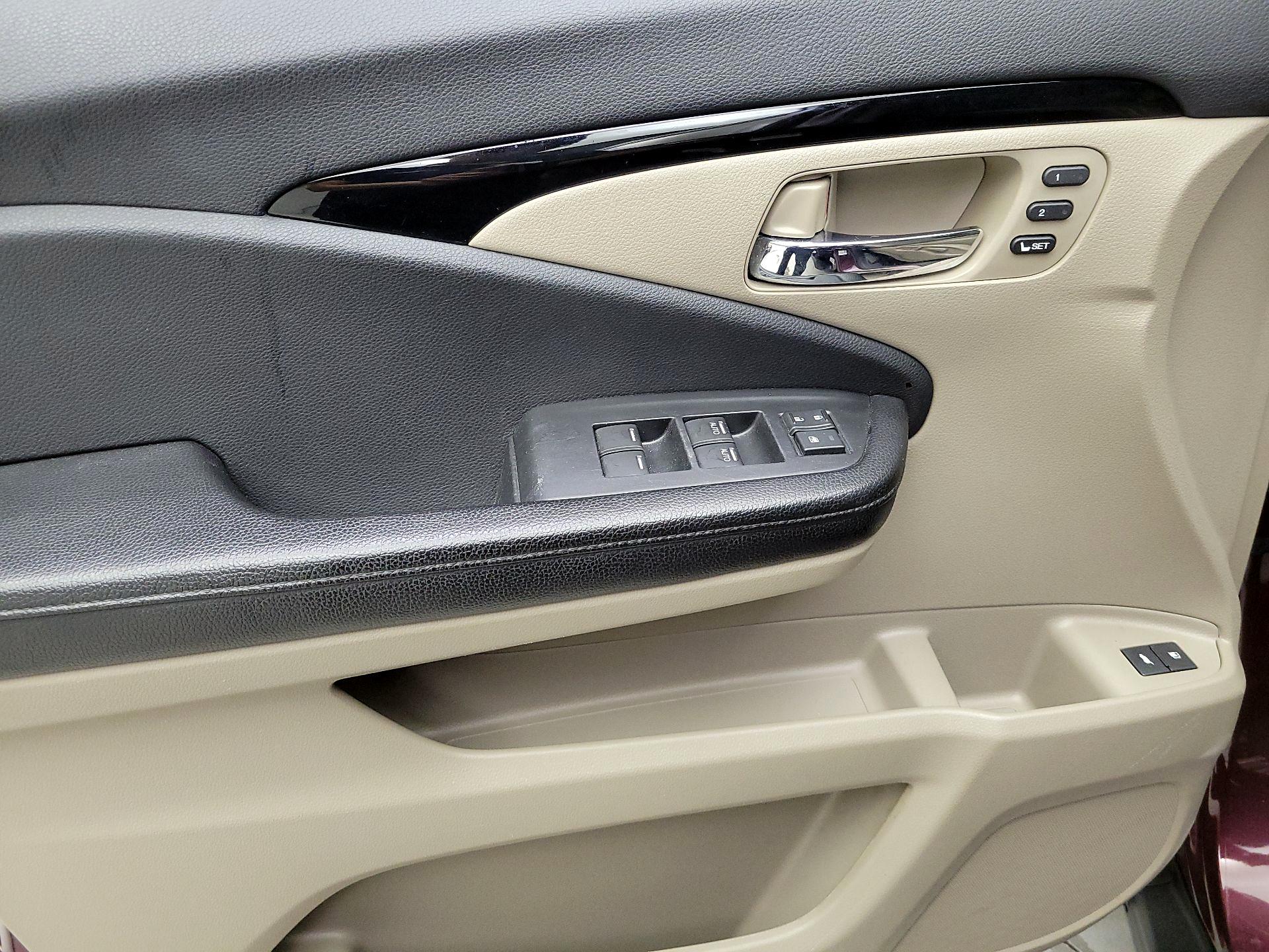 Thumbnail: 2016 Honda Pilot - 12