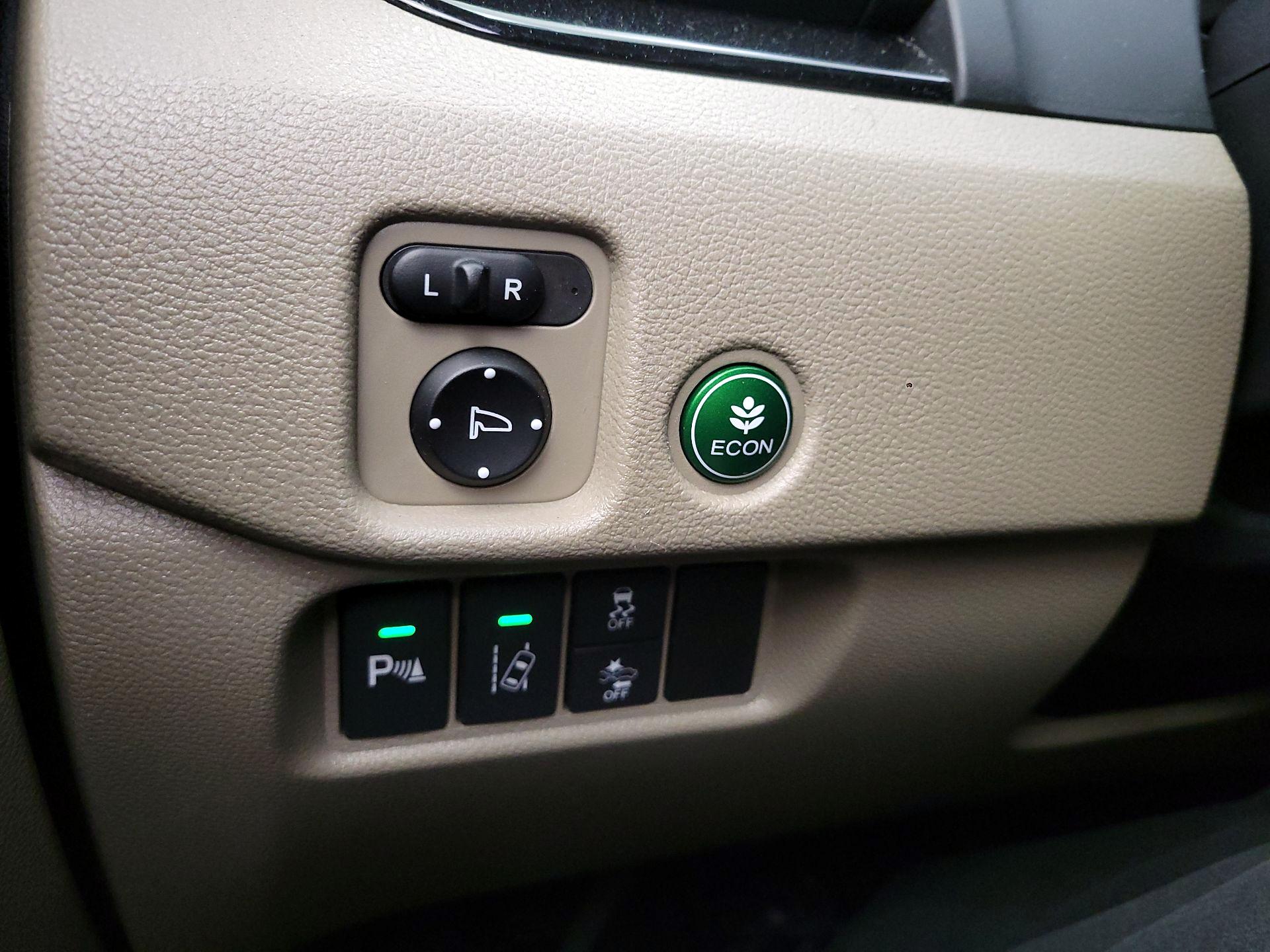 Thumbnail: 2016 Honda Pilot - 13