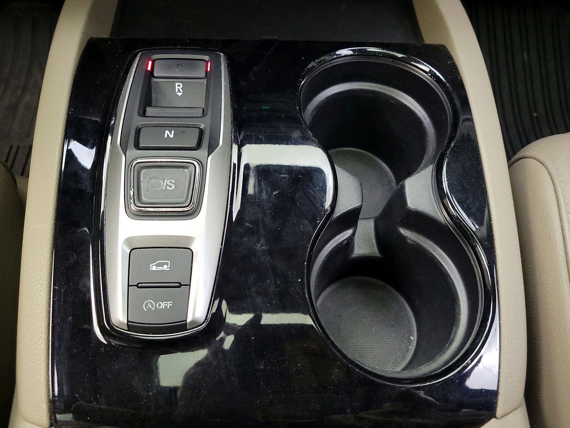 Thumbnail: 2016 Honda Pilot - 18