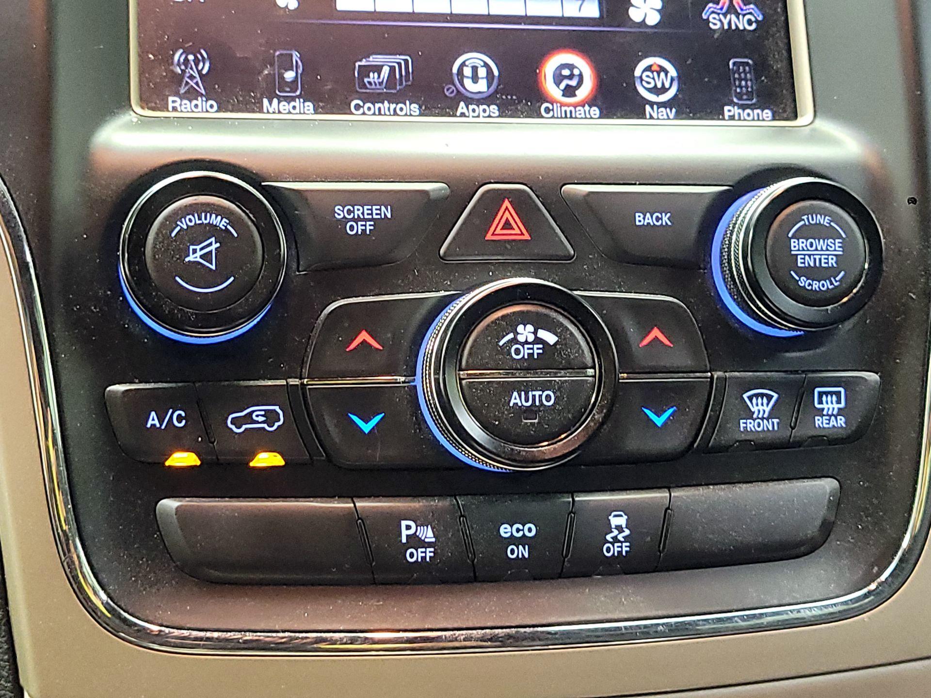 Thumbnail: 2015 Jeep Grand Cherokee - 17