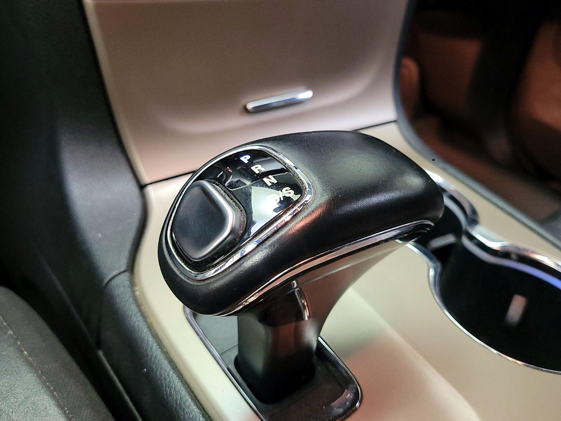 Thumbnail: 2015 Jeep Grand Cherokee - 18