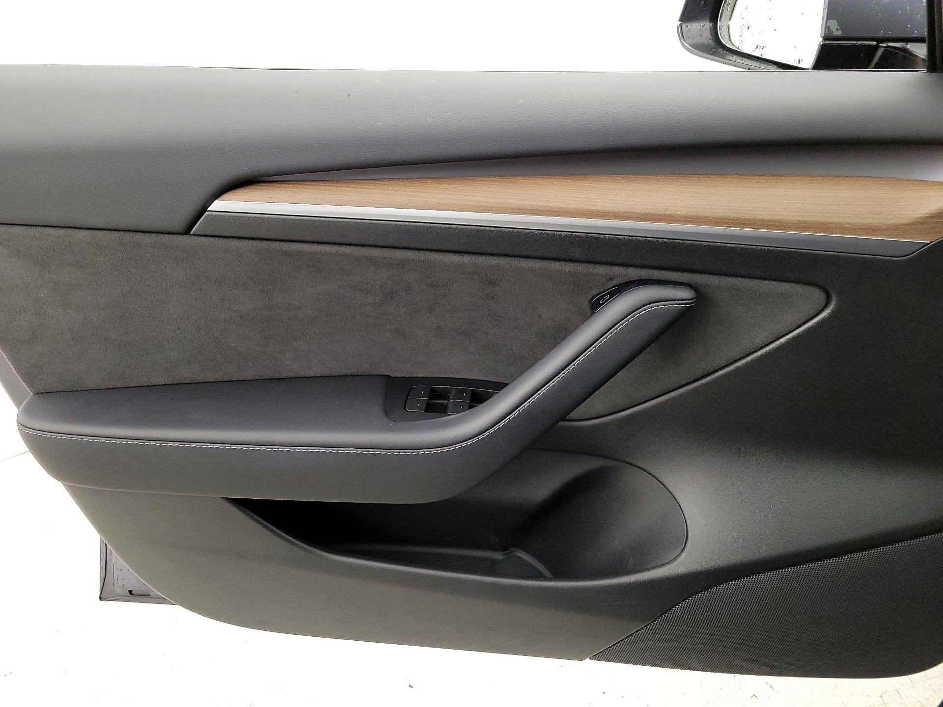 Thumbnail: 2021 Tesla Model 3 - 12