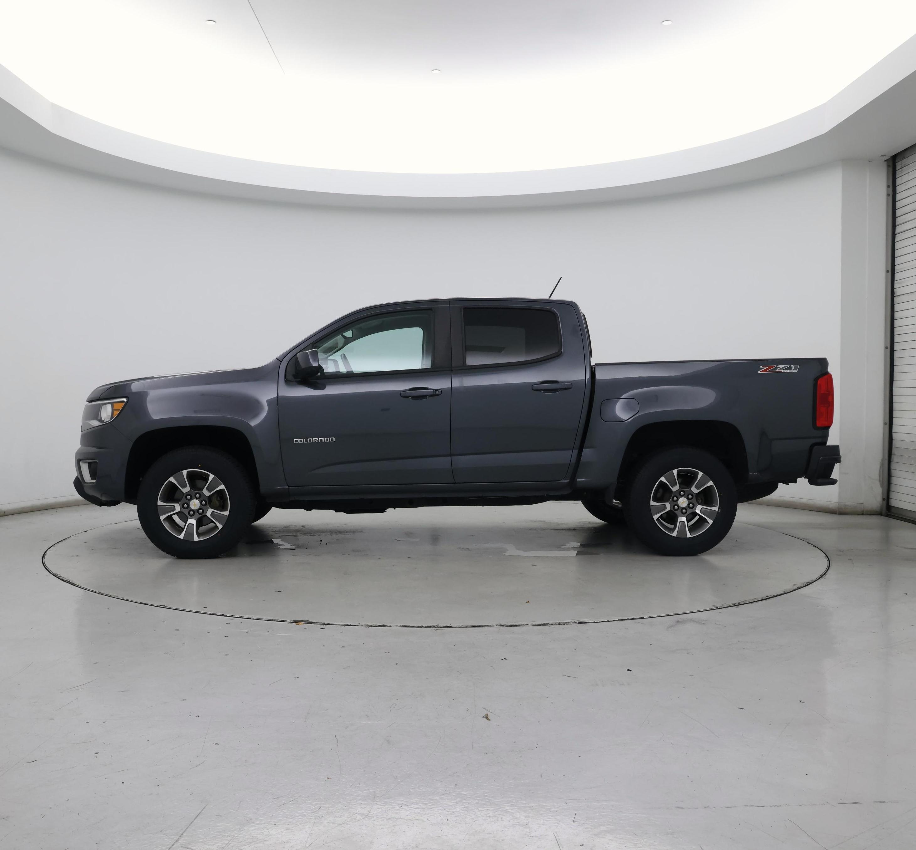 Thumbnail: 2017 Chevrolet Colorado - 3