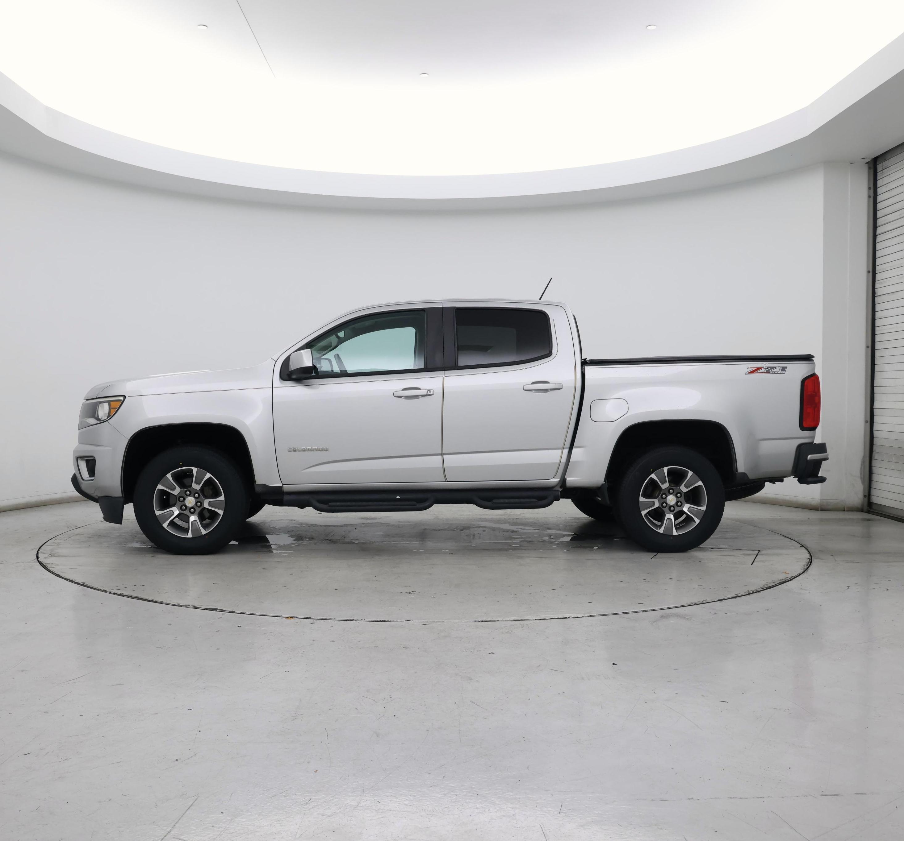 Thumbnail: 2017 Chevrolet Colorado - 3