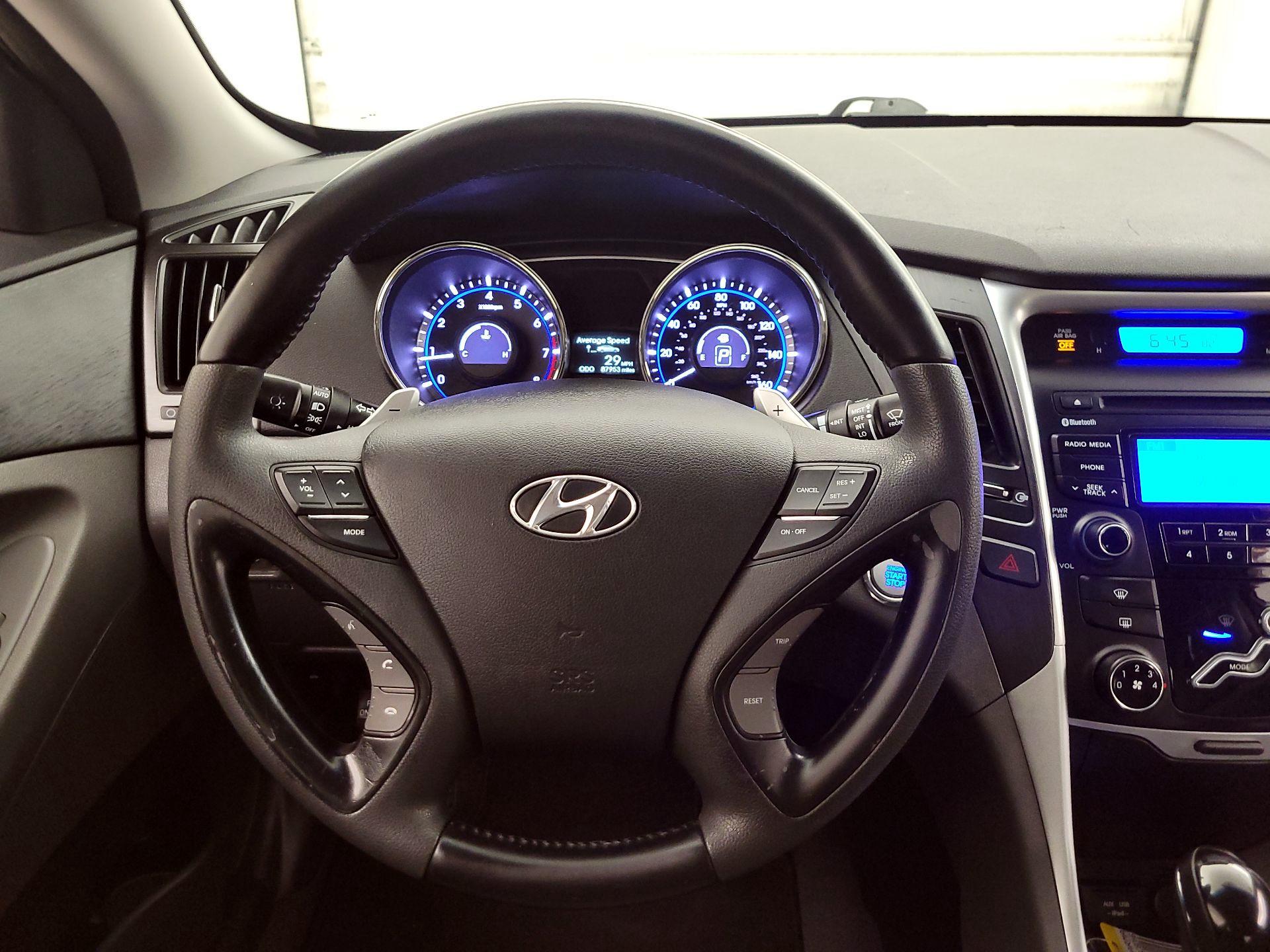 Thumbnail: 2013 Hyundai Sonata - 10