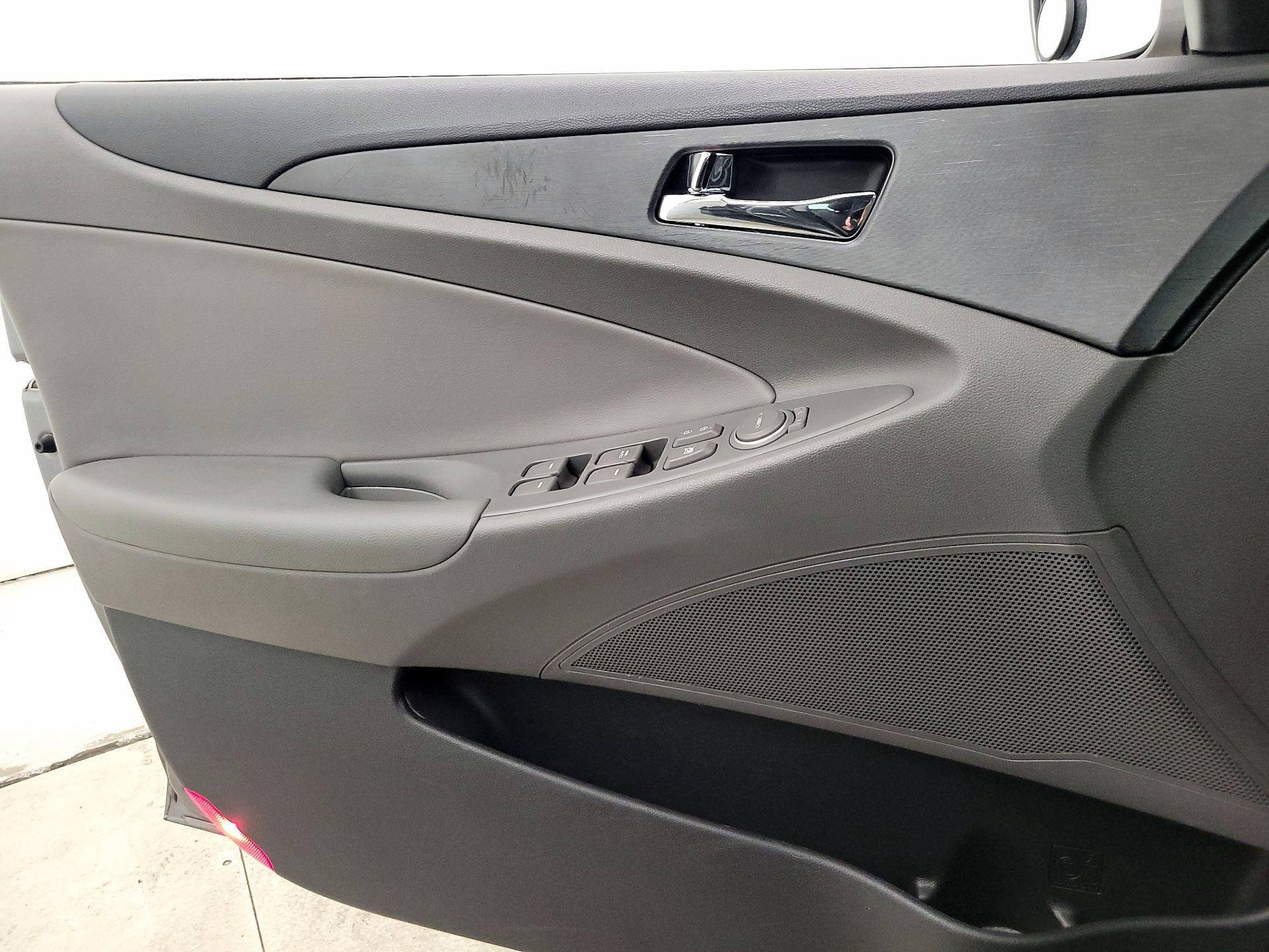 Thumbnail: 2013 Hyundai Sonata - 12