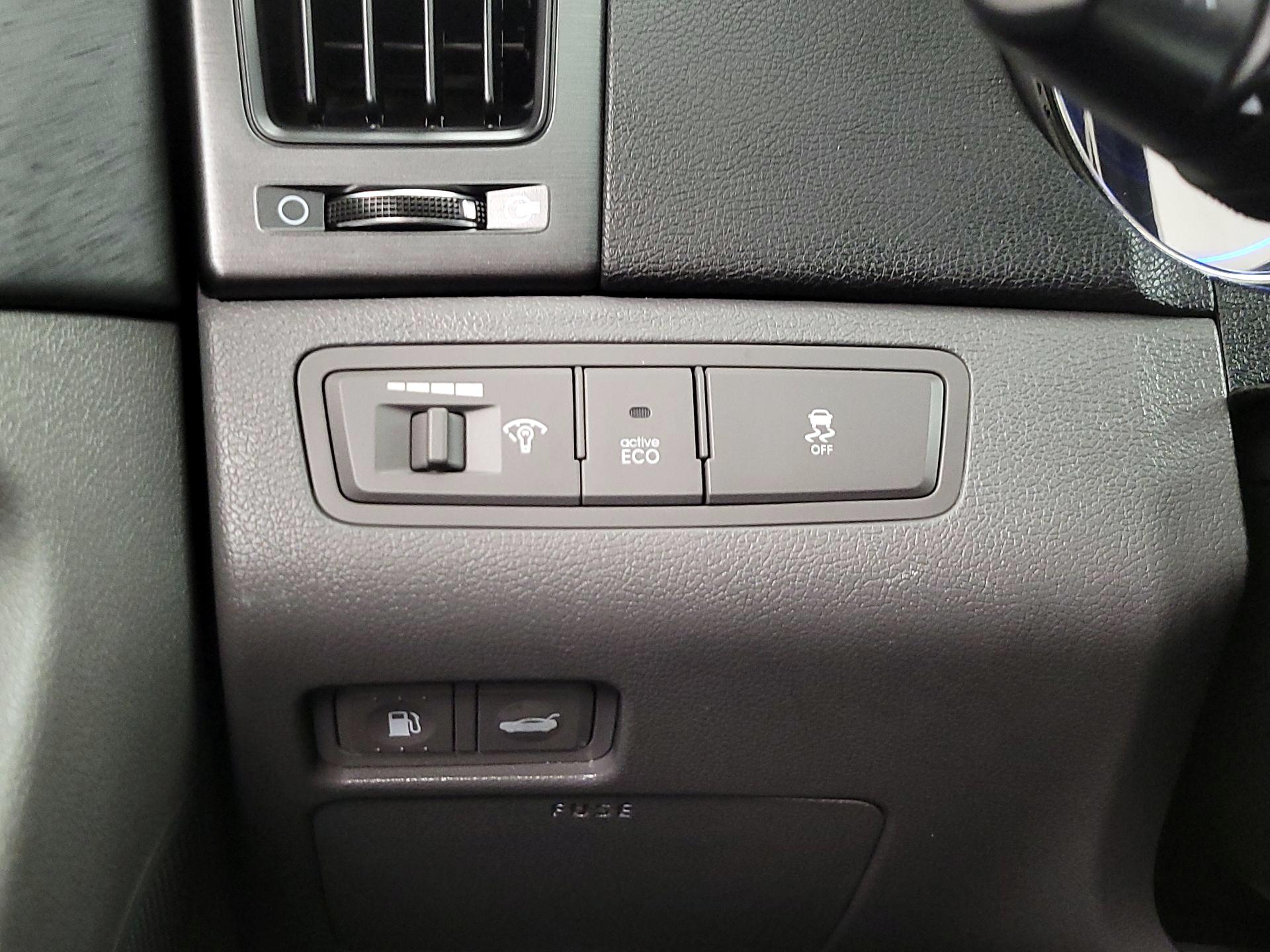 Thumbnail: 2013 Hyundai Sonata - 13