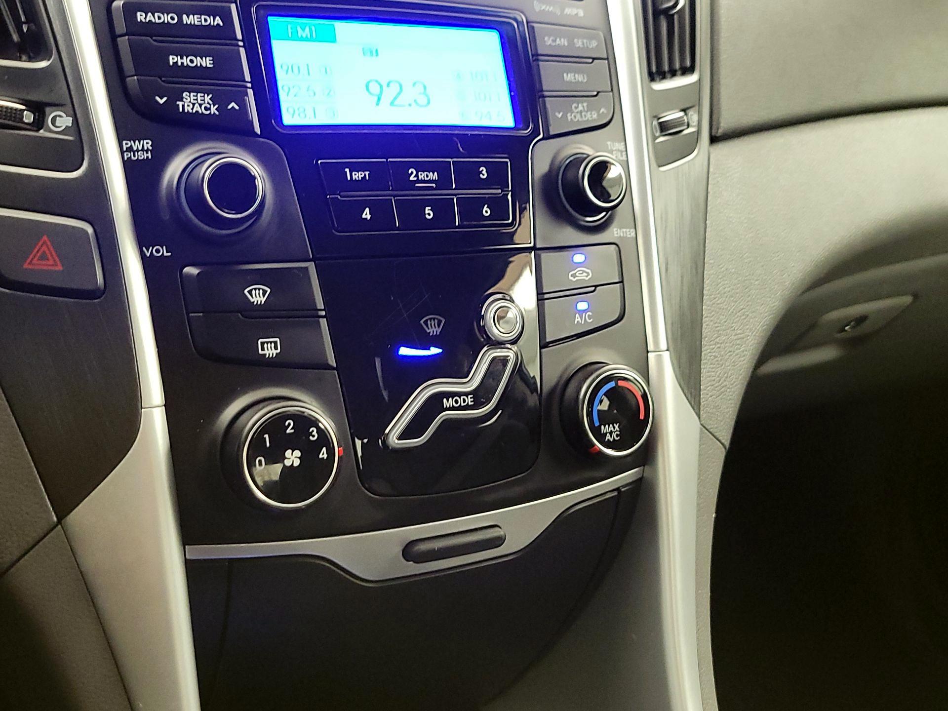 Thumbnail: 2013 Hyundai Sonata - 15