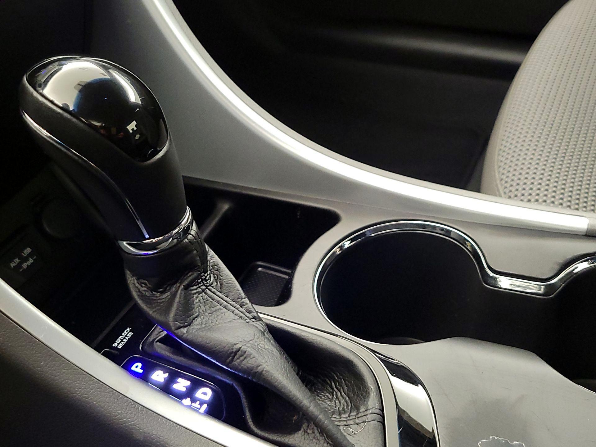 Thumbnail: 2013 Hyundai Sonata - 16